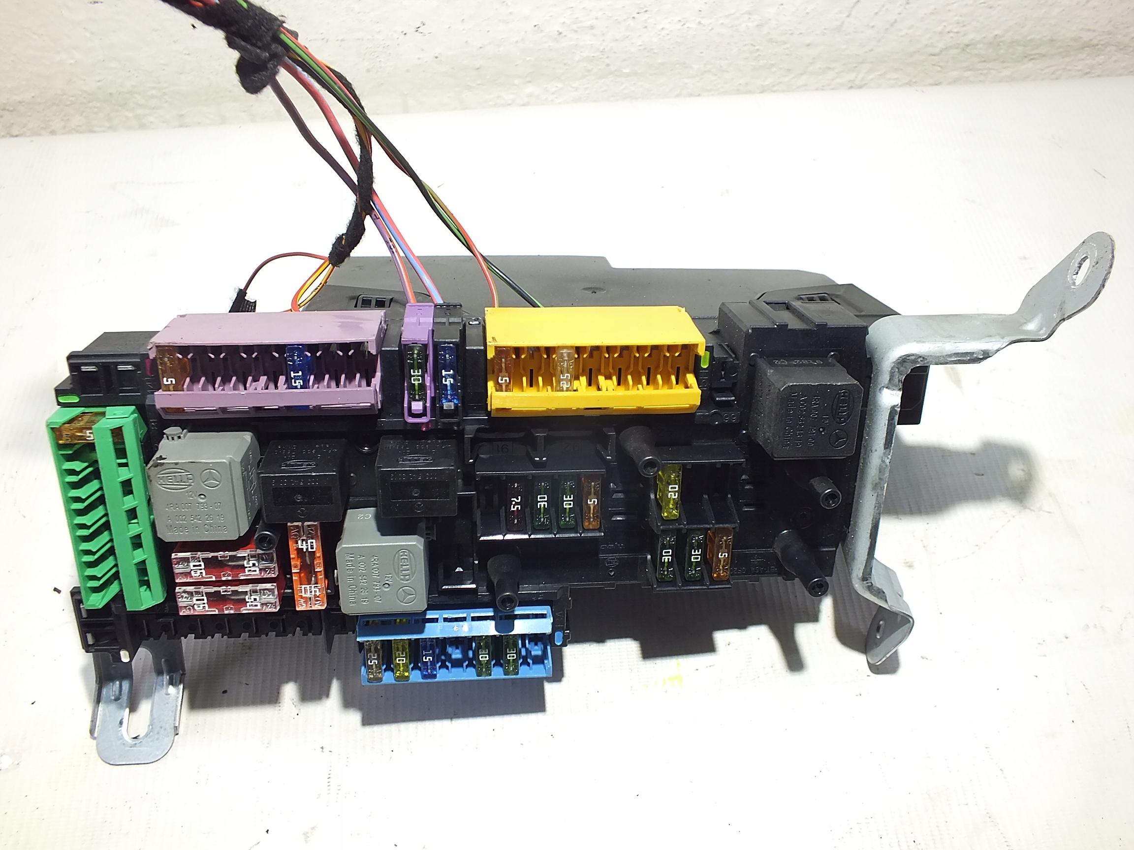 2129000004 5DK009620-57 - MERCEDES W212 3.0 CDI блок предохранителей модуль