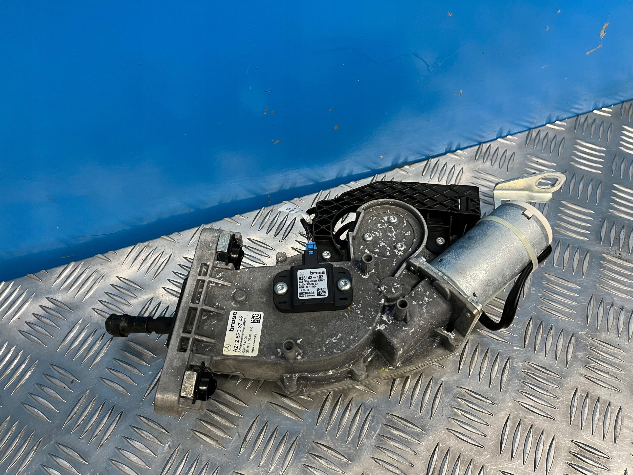 A2128203742 - MERCEDES W212 лифт электрический механизм закрылка