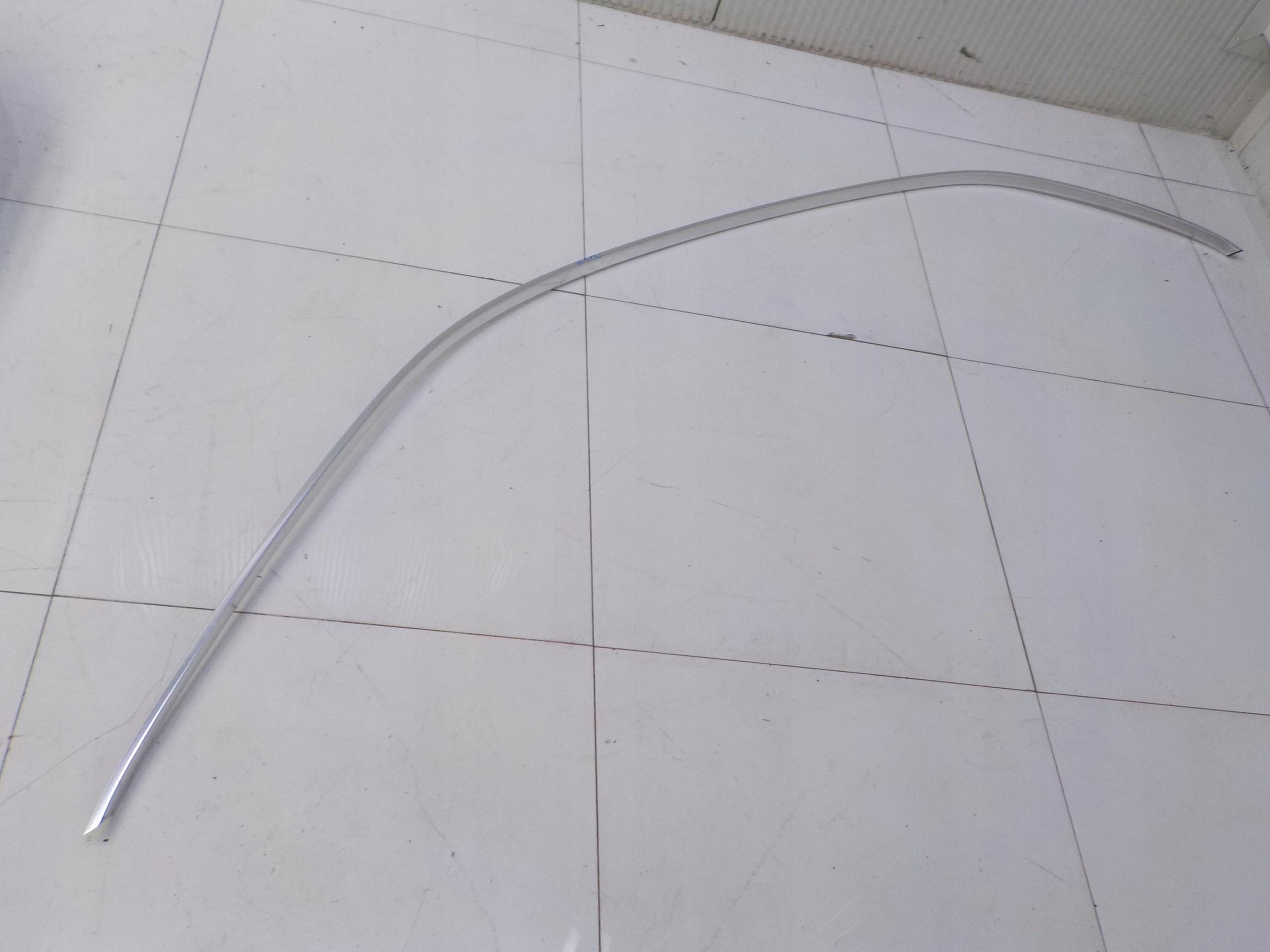 MERCEDES W212 седан накладка на крышу левая