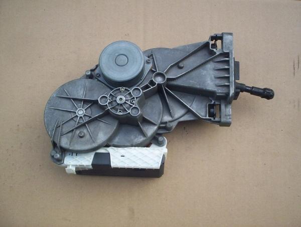 MERCEDES W213 подтягивает двигатель закрылка универсал