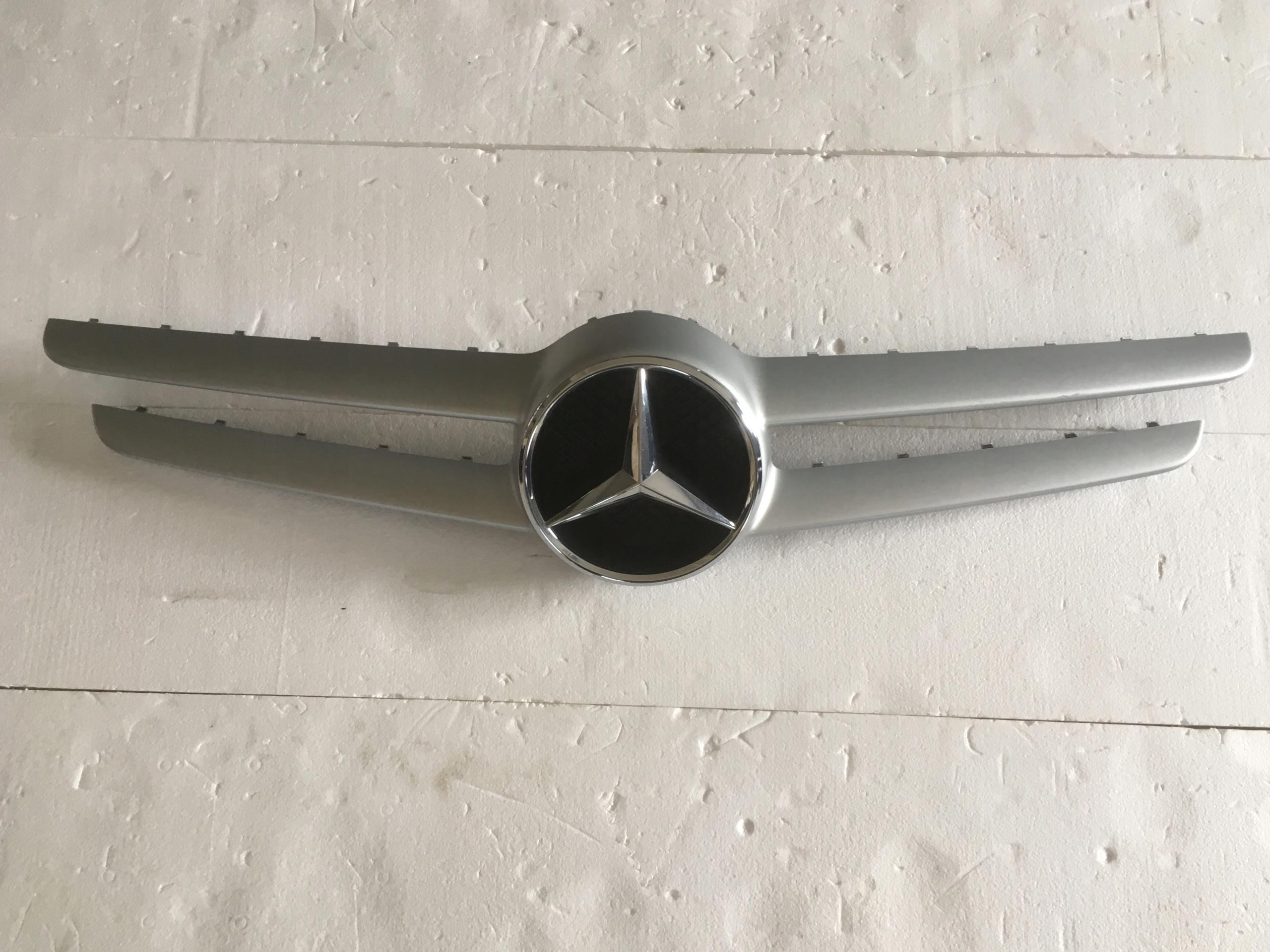 MERCEDES W246 решетка решетка значок A2468880073