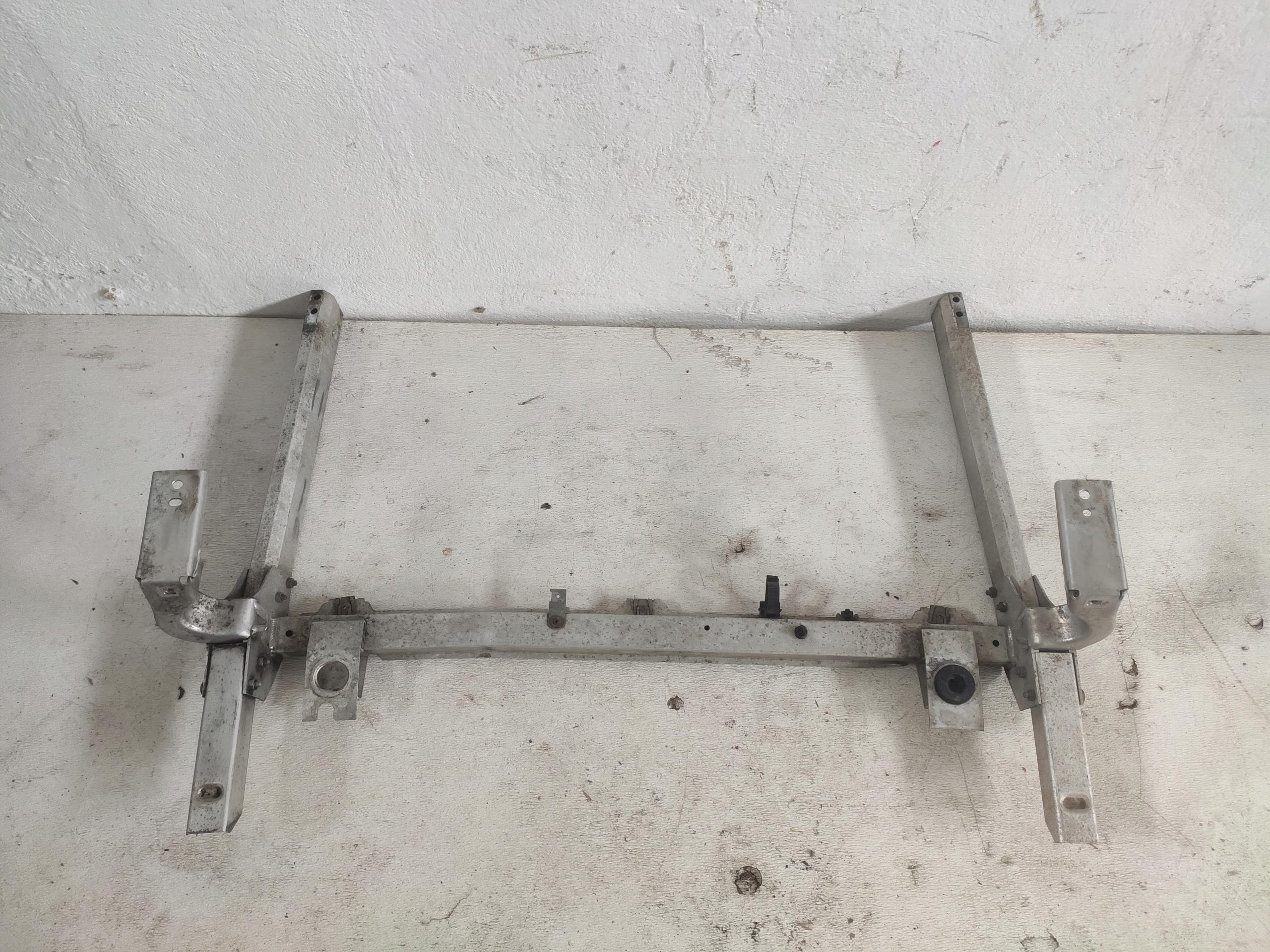 MERCEDES W246 W176 нижняя балка под радиаторы