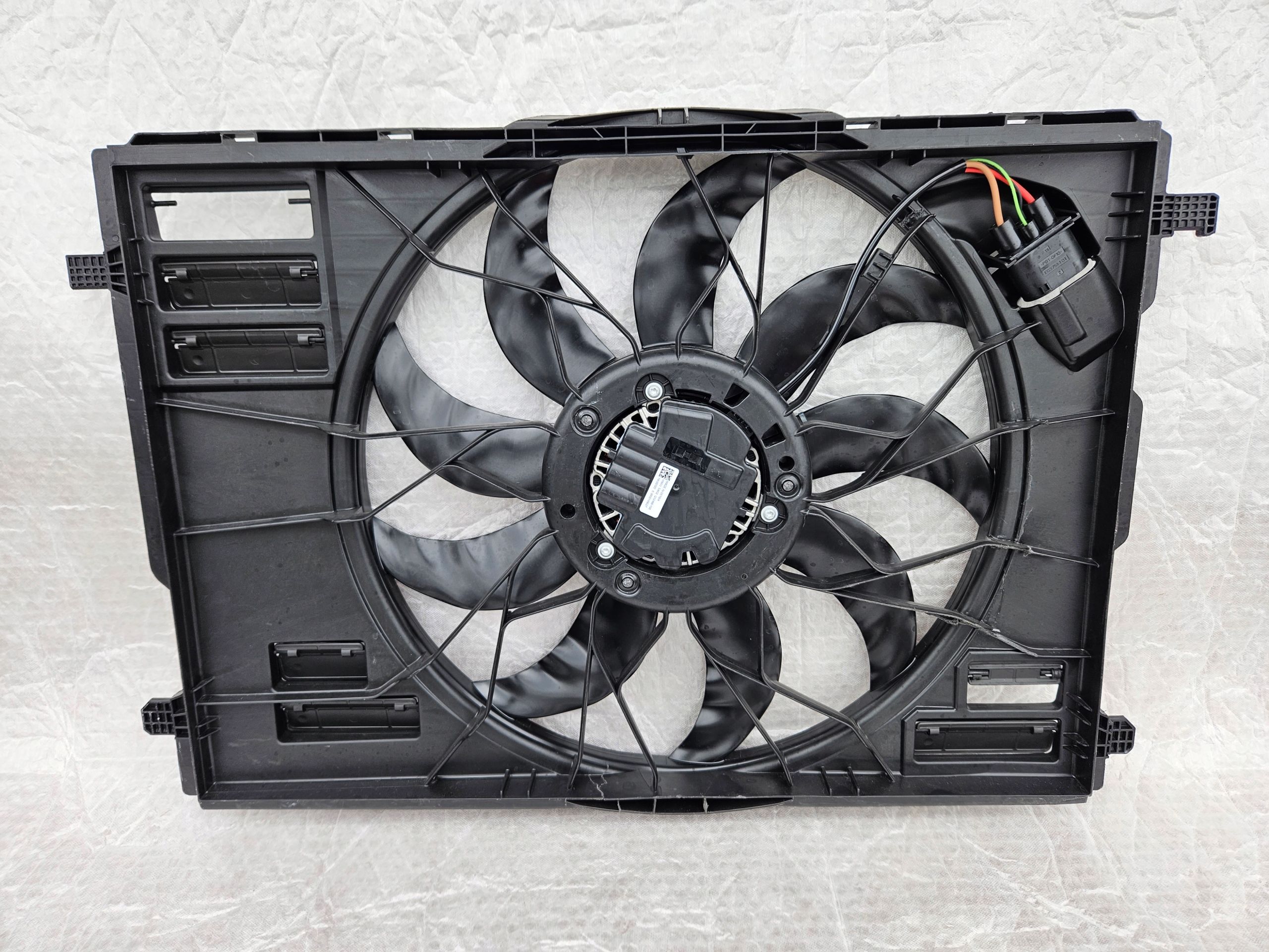 650W - MERCEDES W247 GLA GLB W177 вентилятор A2479067806