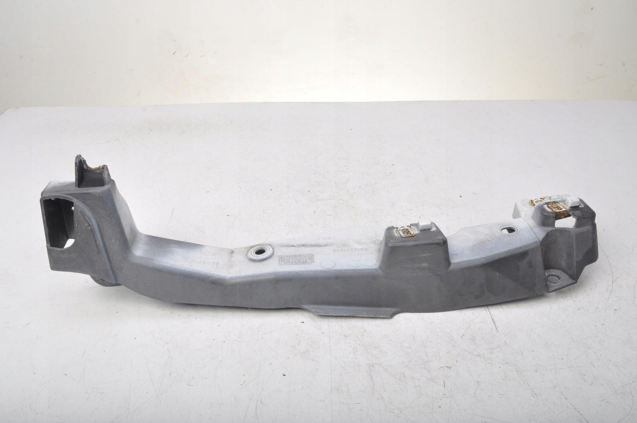 631222162R - MERCEDES W415 крепление брызговик передний правый