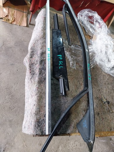 A2537257400 - Мерседес X253 GLC внедорожник полоса двери правая передняя хром прокладка ПАРАПЕР W253