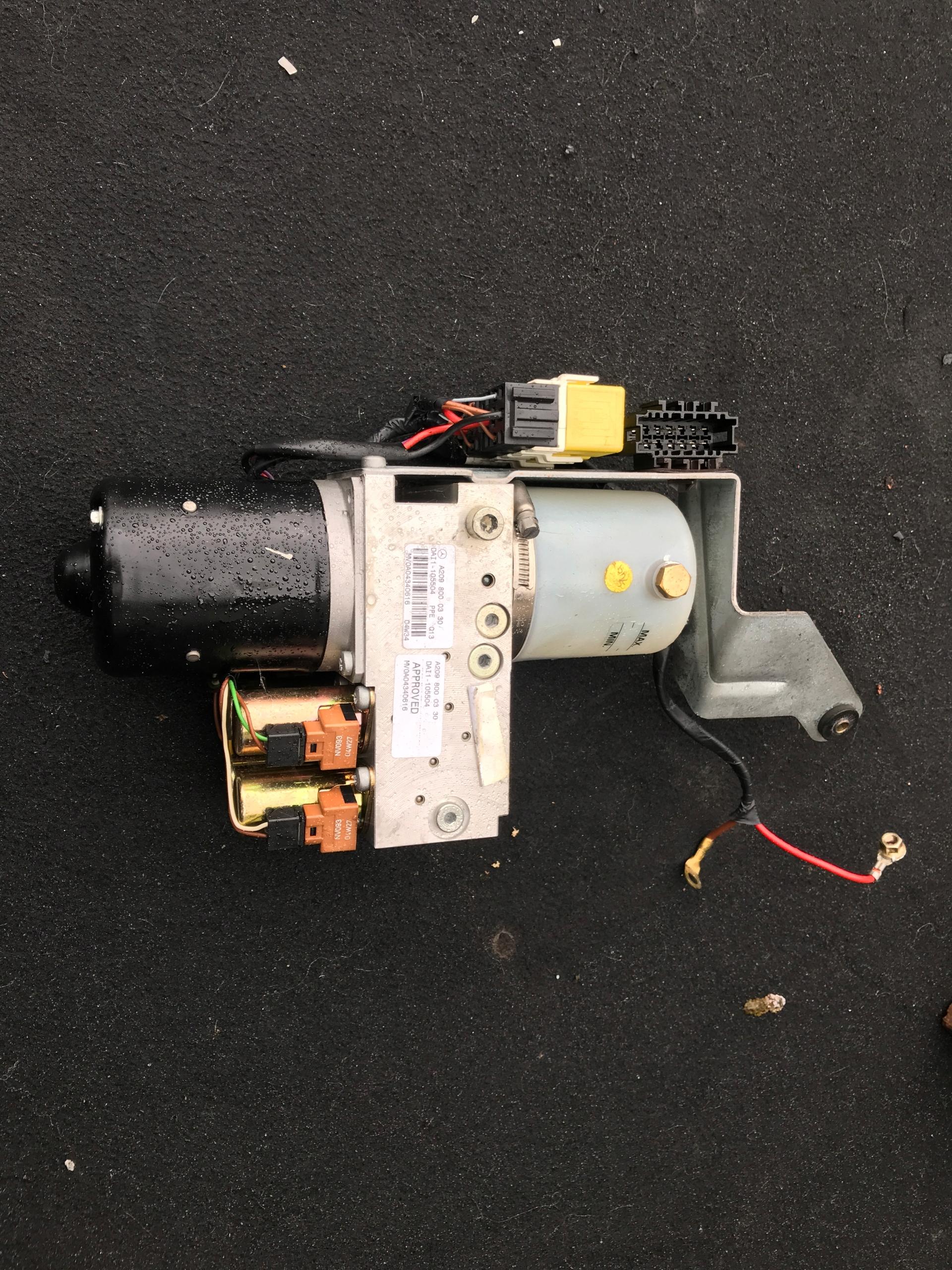 MERCEDES clk 209 кабриолет насос крыши a 2098000330