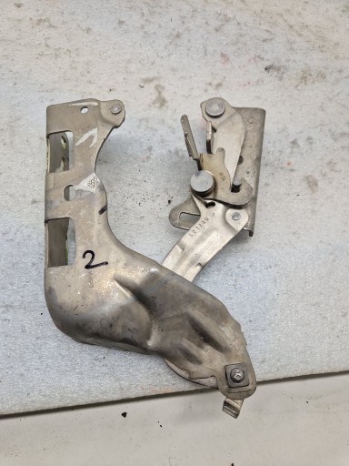 MERCEDES w213 петля капота левая A2138800128