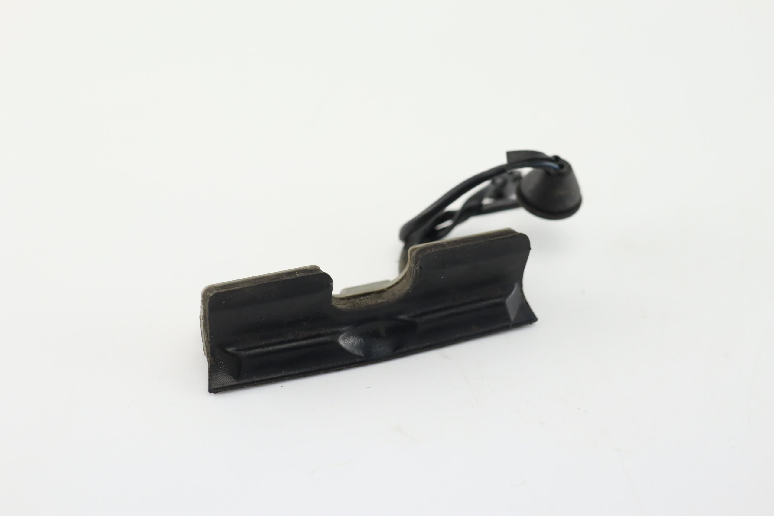 МІКРОКОНТАКТНА КНОПКА ЗАСЛІНКИ MONDEO MK3 1S71-19B514-AD