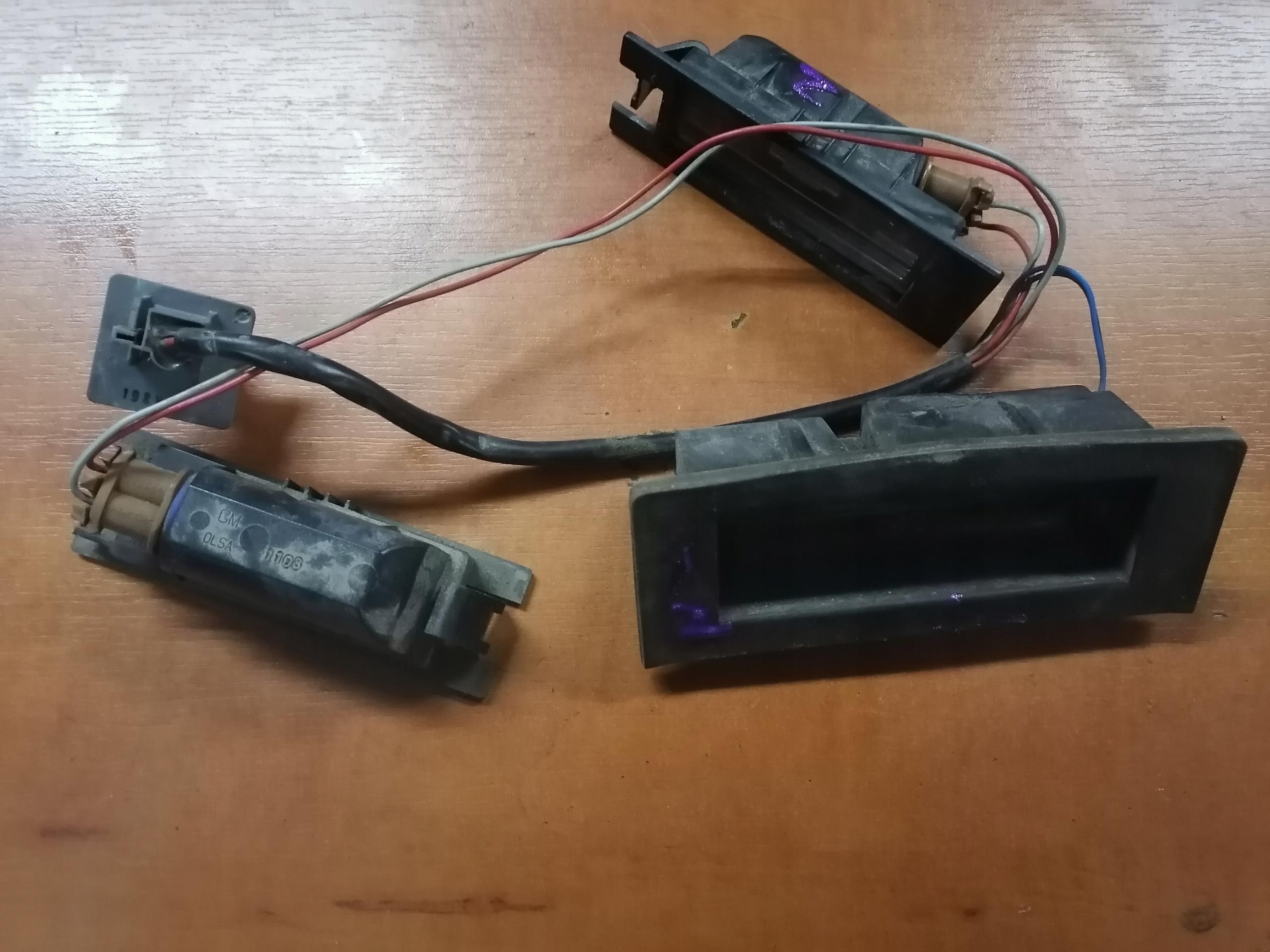 461088395 - МІКРОПЕРЕМИКАЧ КНОПКА ЗАКРИЛКА ZAFIRA B ASTRA H KOMBI