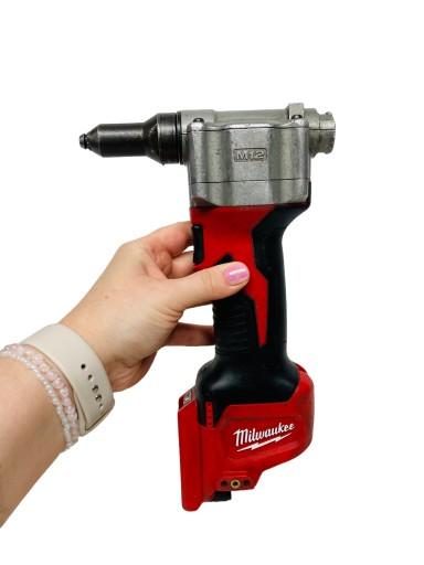 АККУМУЛЯТОРНЫЙ ЗАКЛЕПОЧНИК MILWAUKEE M12 BPRT 12 В