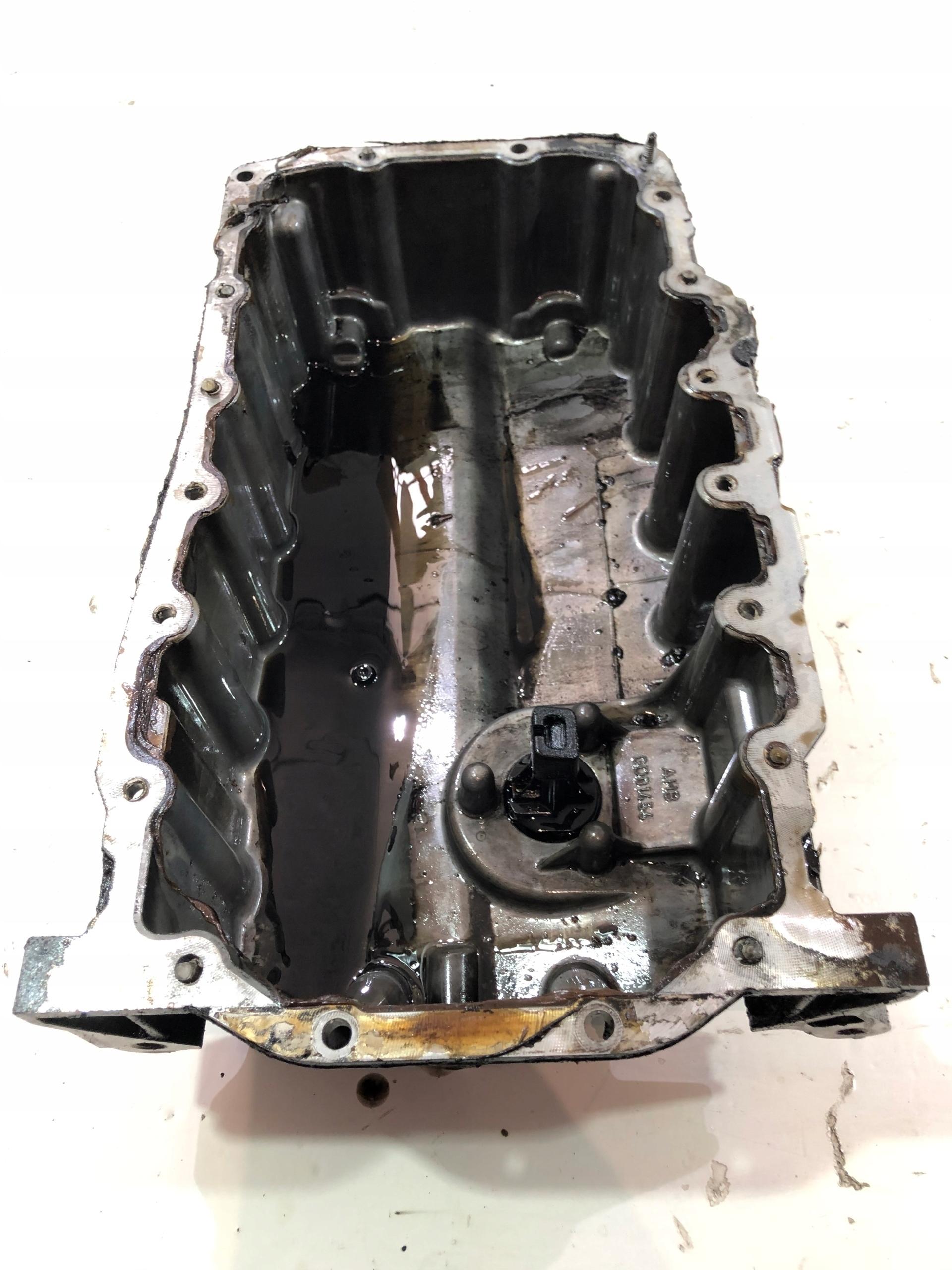 МАСЛЯНИЙ ПІДДОН VW TOURAN II 1.6 TDI CAY 03G103601AB