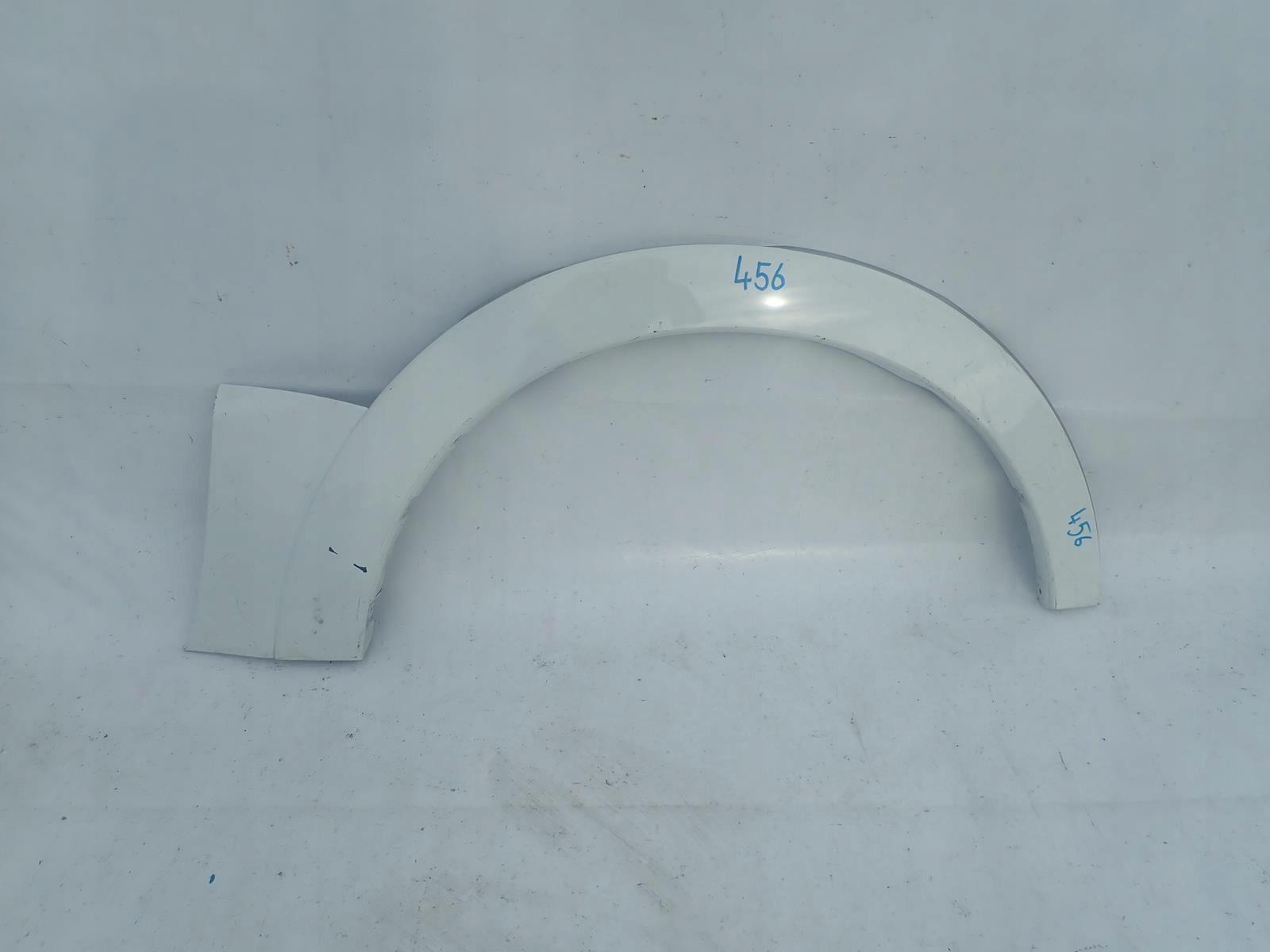 MITSUBISHI PAJERO IV 4 06-18 НАКЛАДКА ПРАВАЯ ПЕРЕДНЯЯ