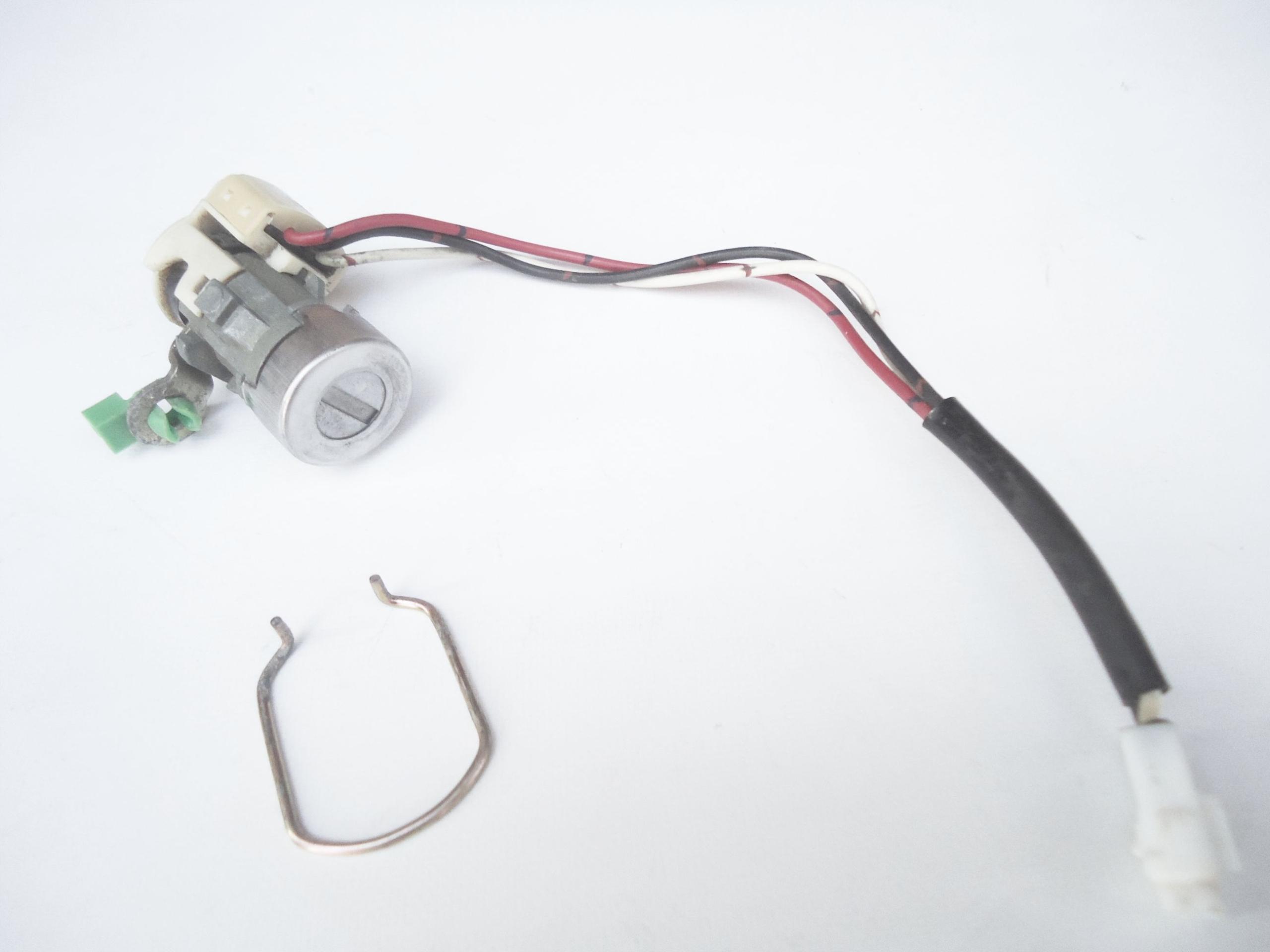 MITSUBISHI PININ ВСТАВКА ДВЕРНОГО ЗАМКА ОРИГИНАЛ