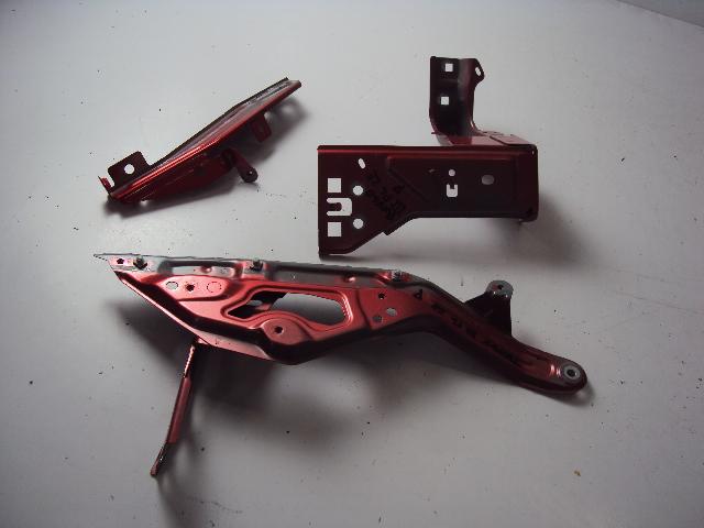 631429601R - КРЕПЛЕНИЯ ПРАВОГО КРЫЛА RENAULT TWINGO III FL