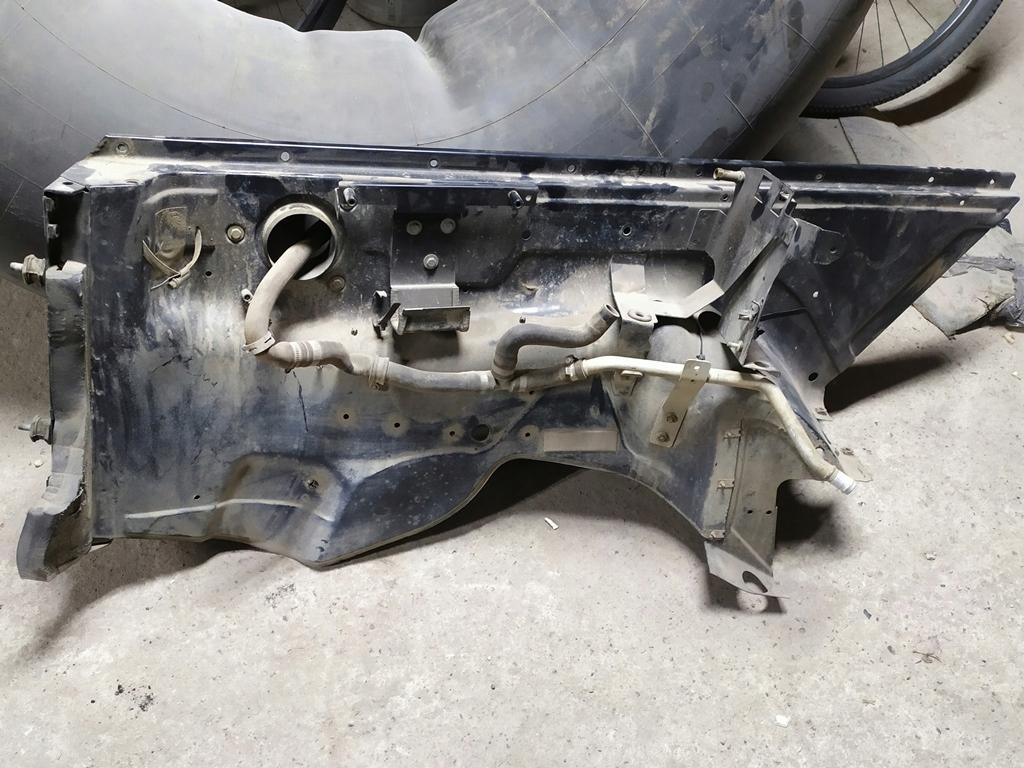 Кріплення крила фартух правий MERCEDES W463