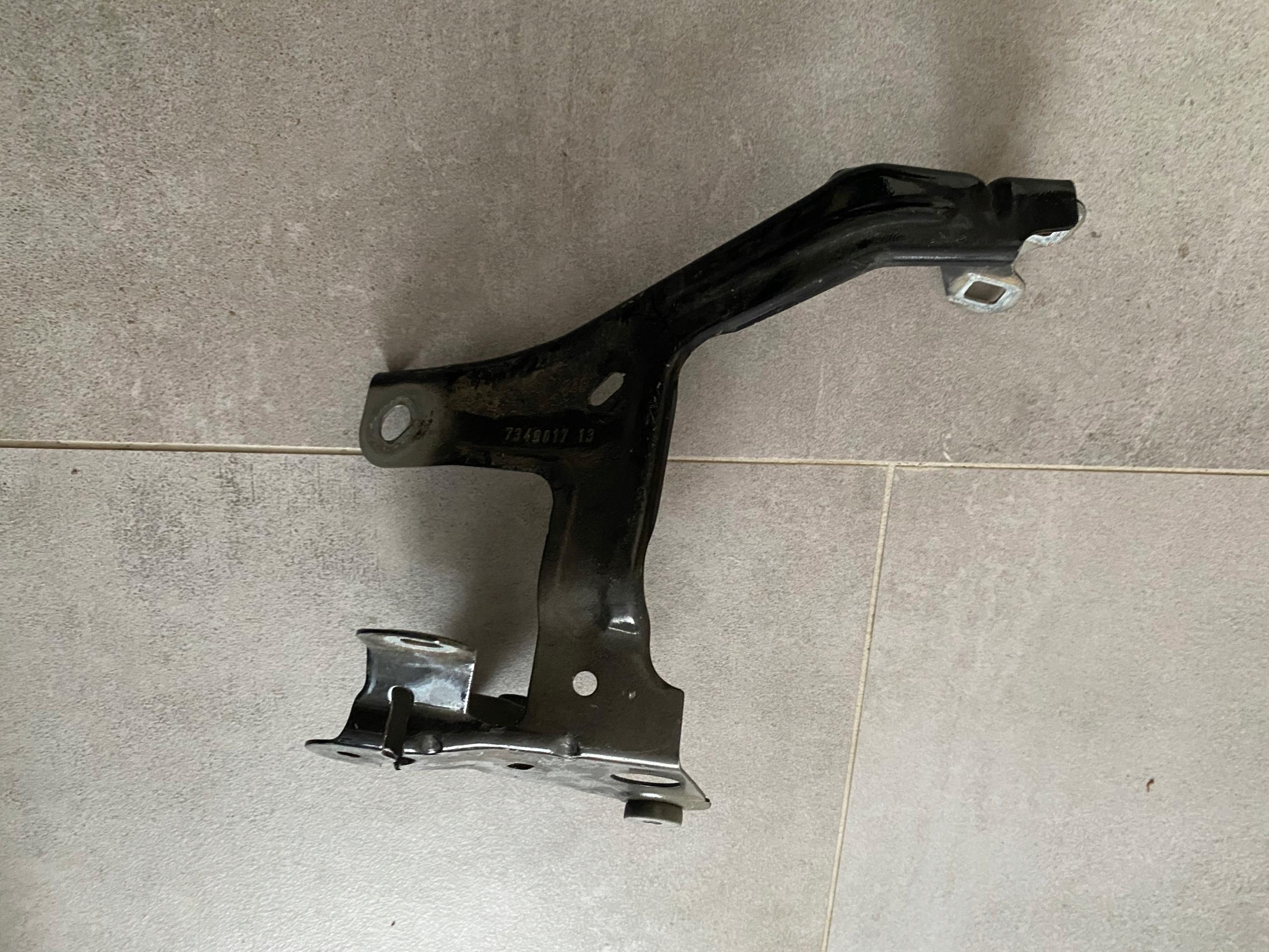 Крепление крыла левое 7349617 BMW 5 G30 G31