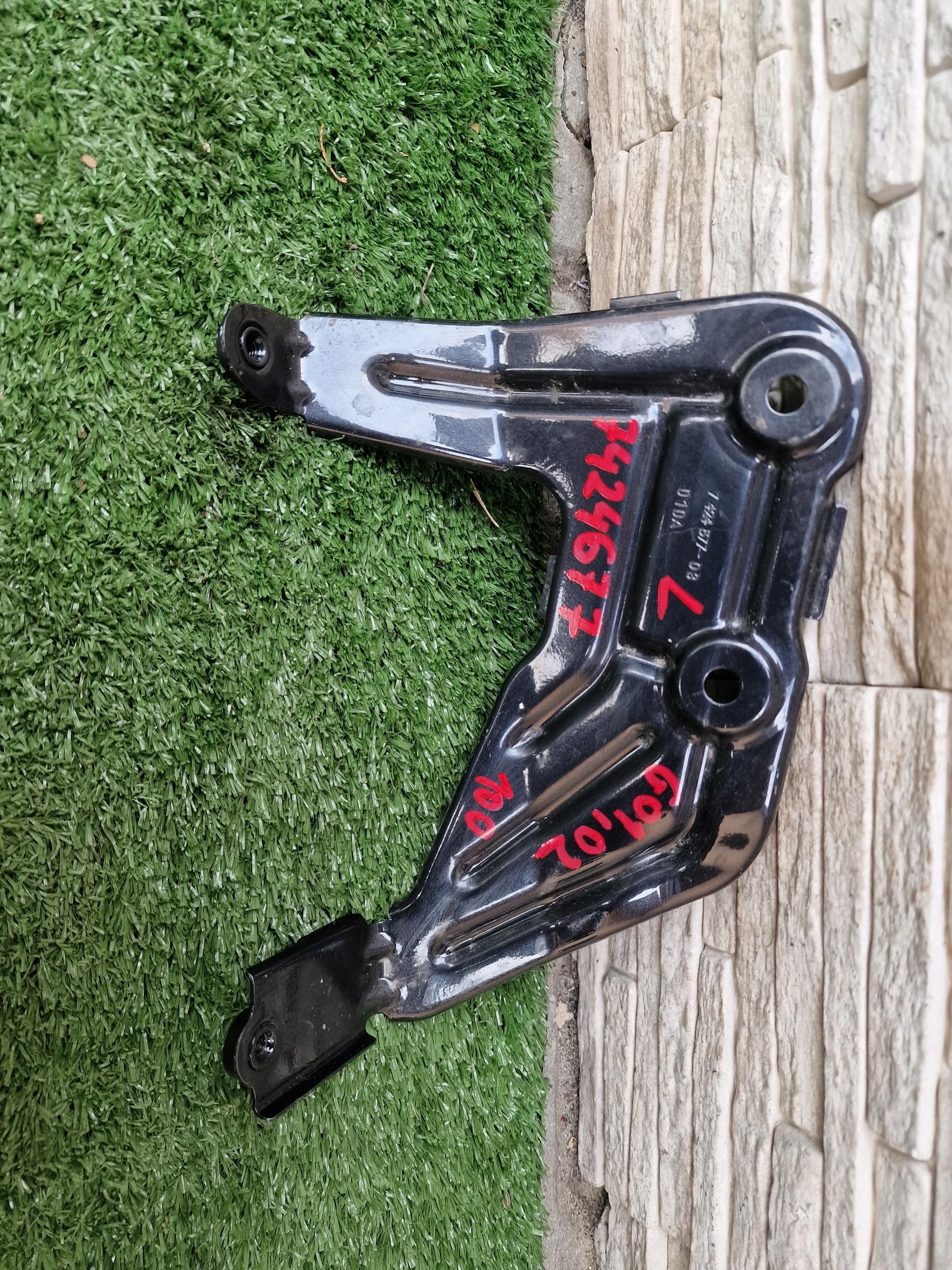 Крепление крыла левое BMW X3 G01 7400219