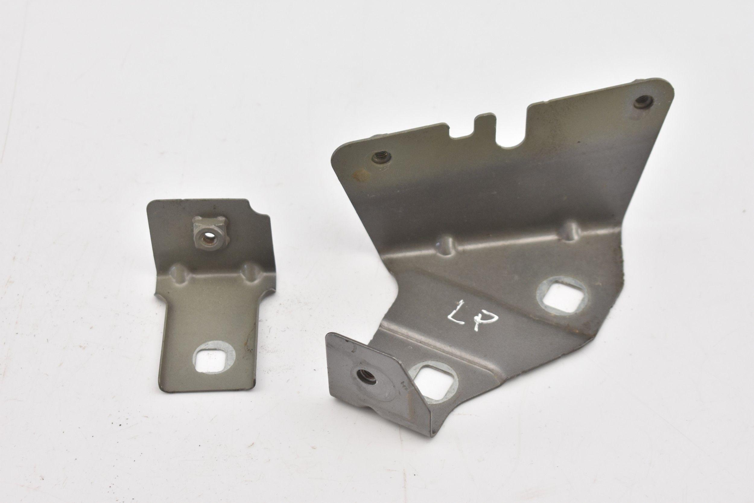 7505032R - КРЕПЛЕНИЕ КРЫЛА ЛЕВЫЙ ПЕРЕДНИЙ VIVARO B TRAFIC III