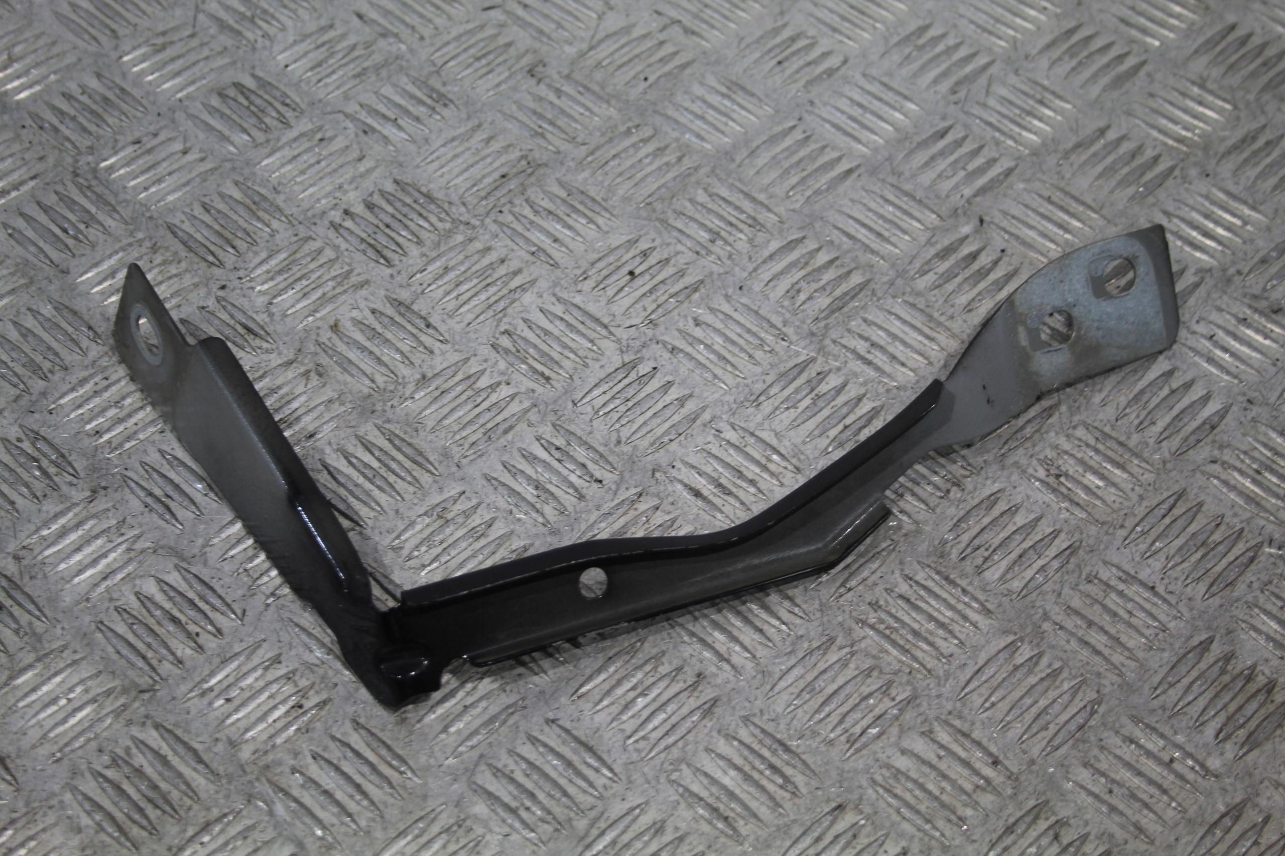 КРІПЛЕННЯ КРИЛА ПРАВЕ RENAULT CAPTUR І 1 LIFT