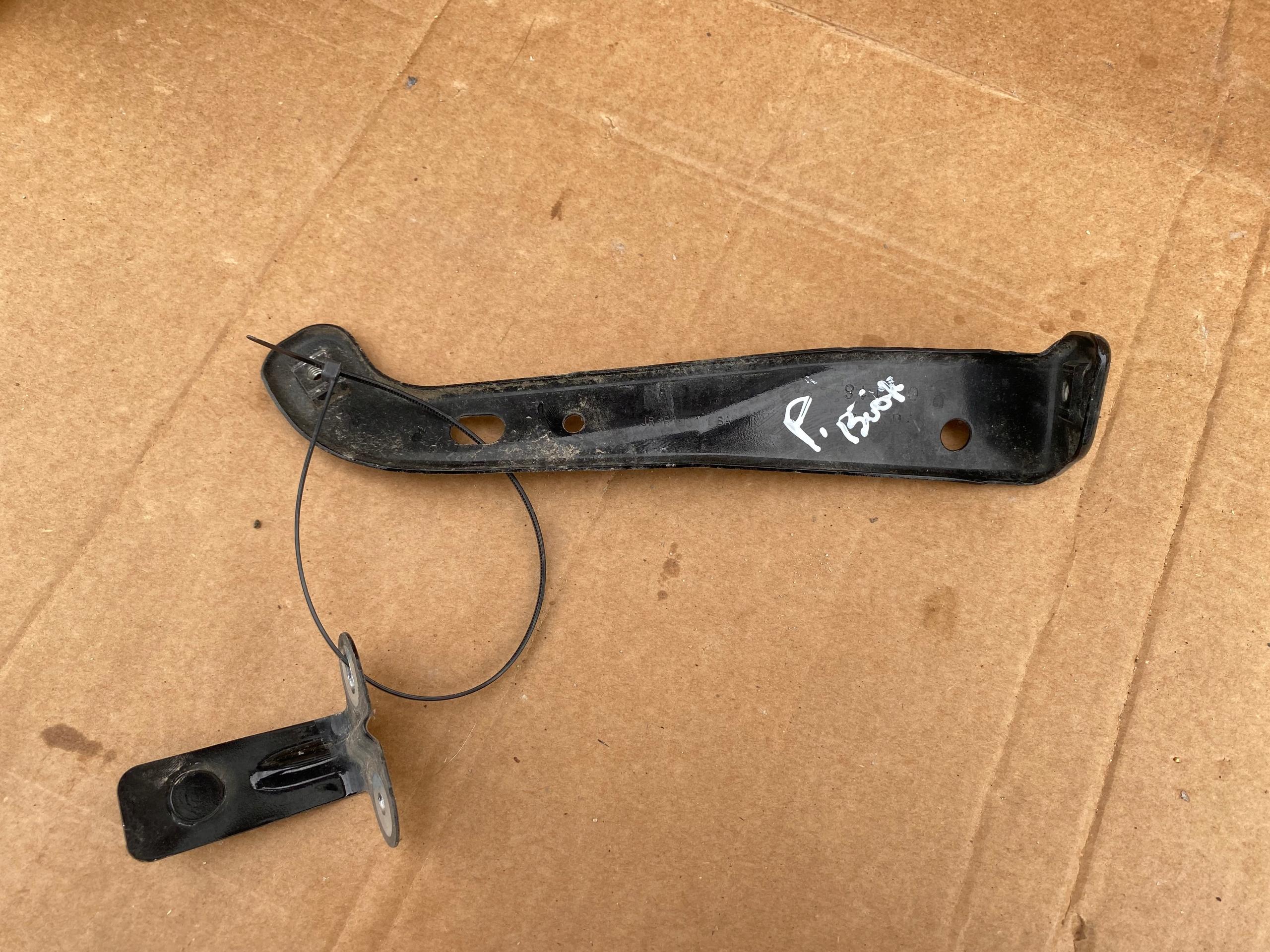 КРІПЛЕННЯ ПРАВОГО КРИЛА FORD MUSTANG VI LIFT