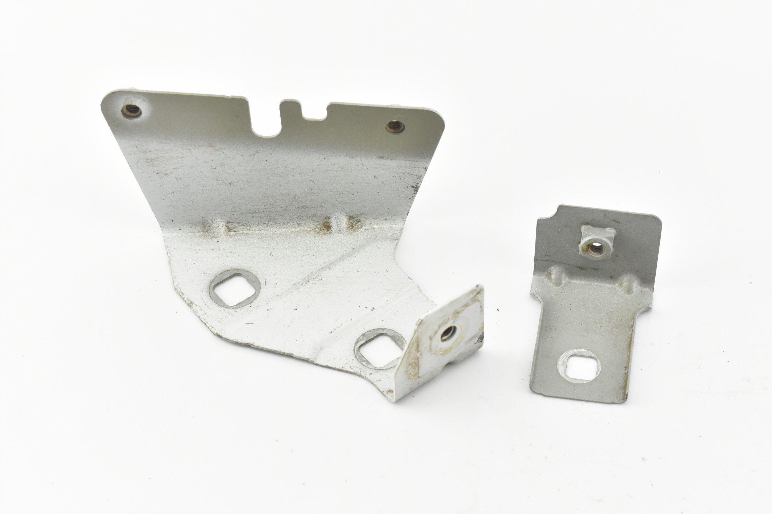 93455806 - КРІПЛЕННЯ КРИЛА ПРАВИЙ ПЕРЕДНІЙ VIVARO B TRAFIC III