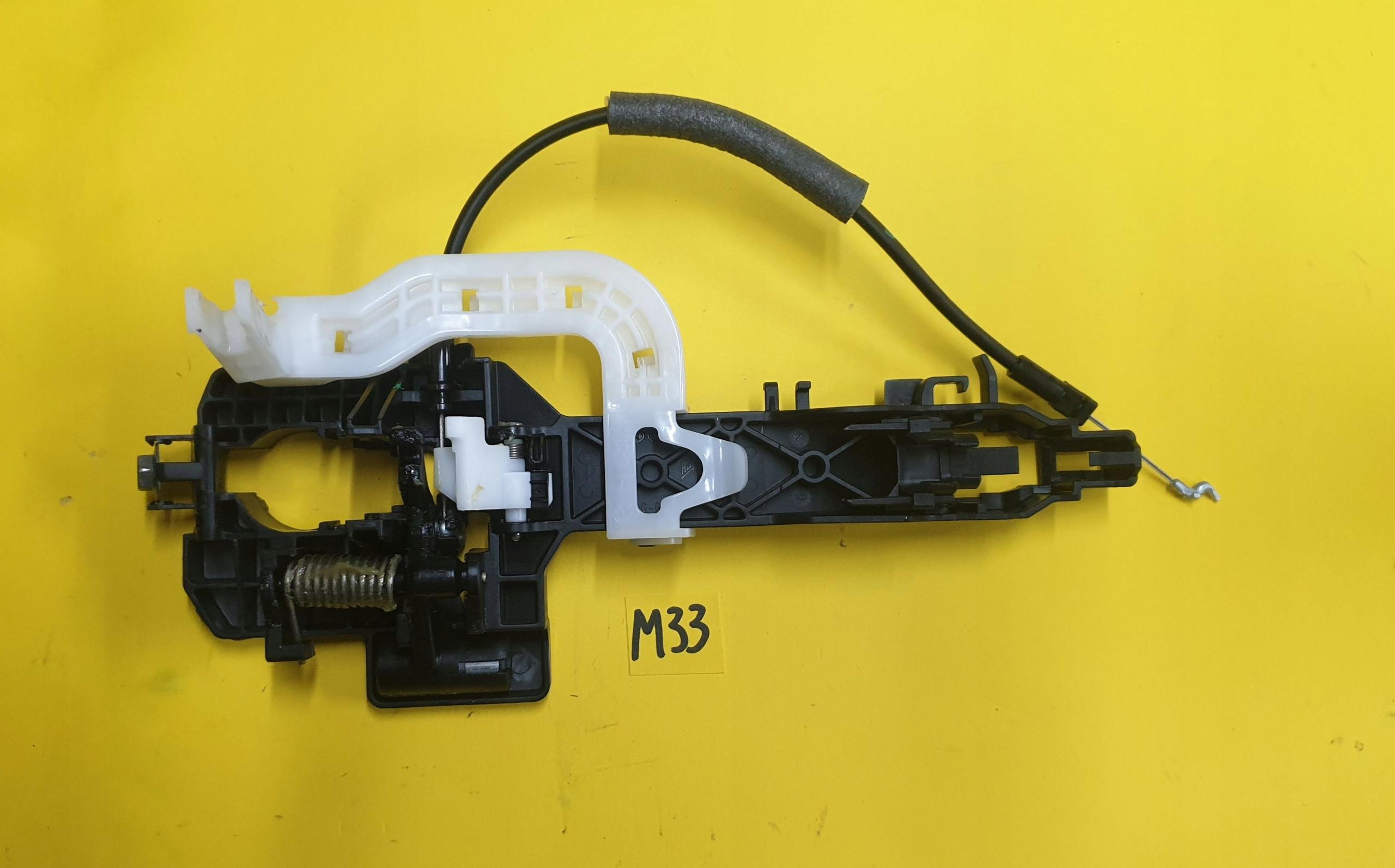 КРЕПЛЕНИЕ ДВЕРНОЙ РУЧКИ ЛЕВЫЙ ПЕРЕДНИЙ HYUNDAI TUCSON III EU