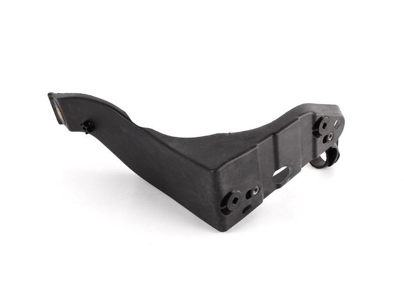 8E0821138B - Крепление опора крыла передняя AUDI A4 B6 правая