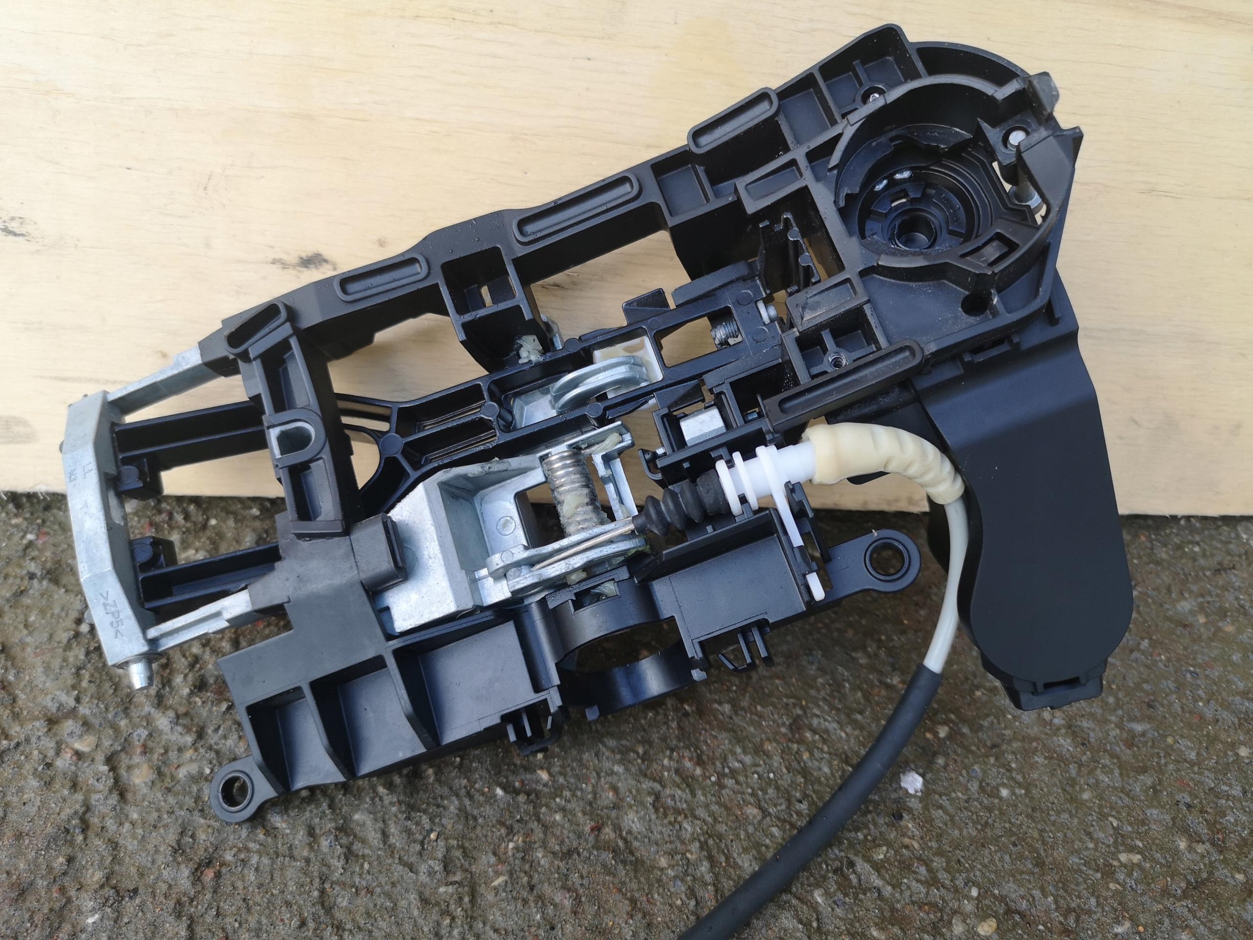 Крепление основание ручки двери ПД л BMW F01 F02