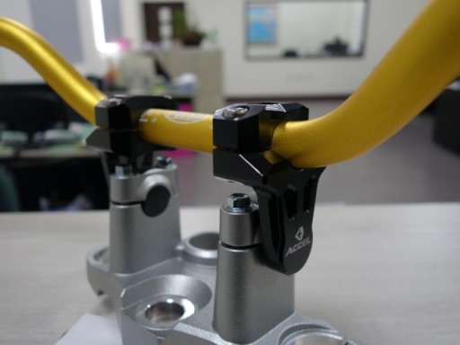 TBM01BK22 - Кріплення підйомне рульове колесо Д. 22,2 / р. 22,2 мм