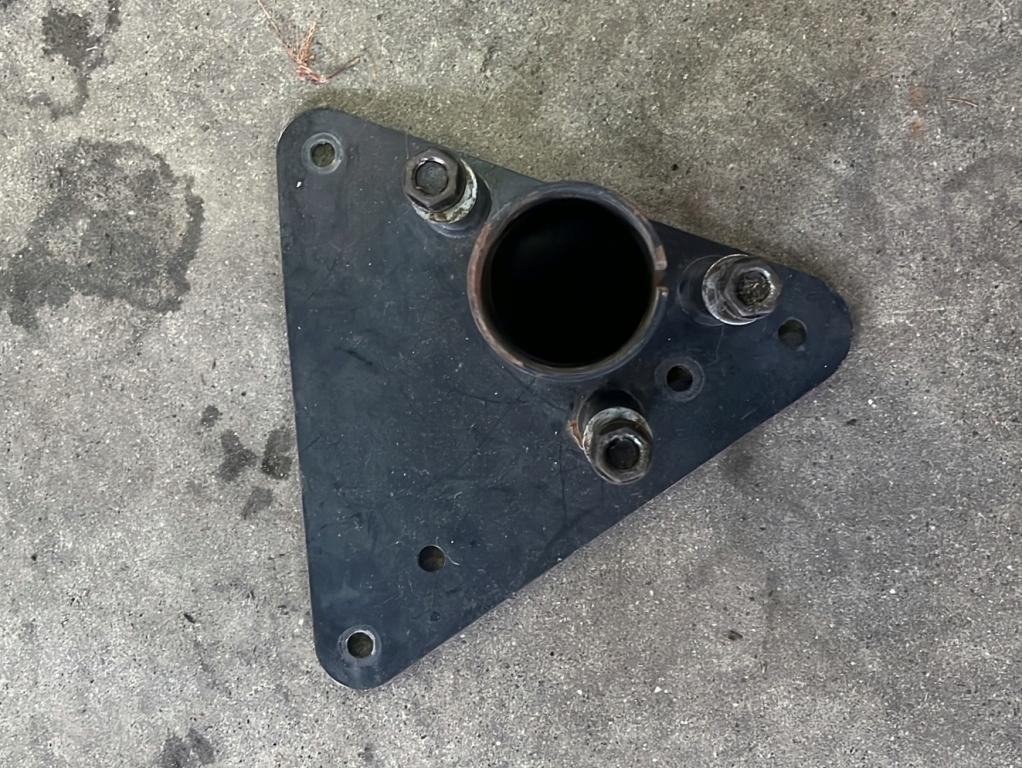 Крепление кронштейн запасного колеса MERCEDES W463