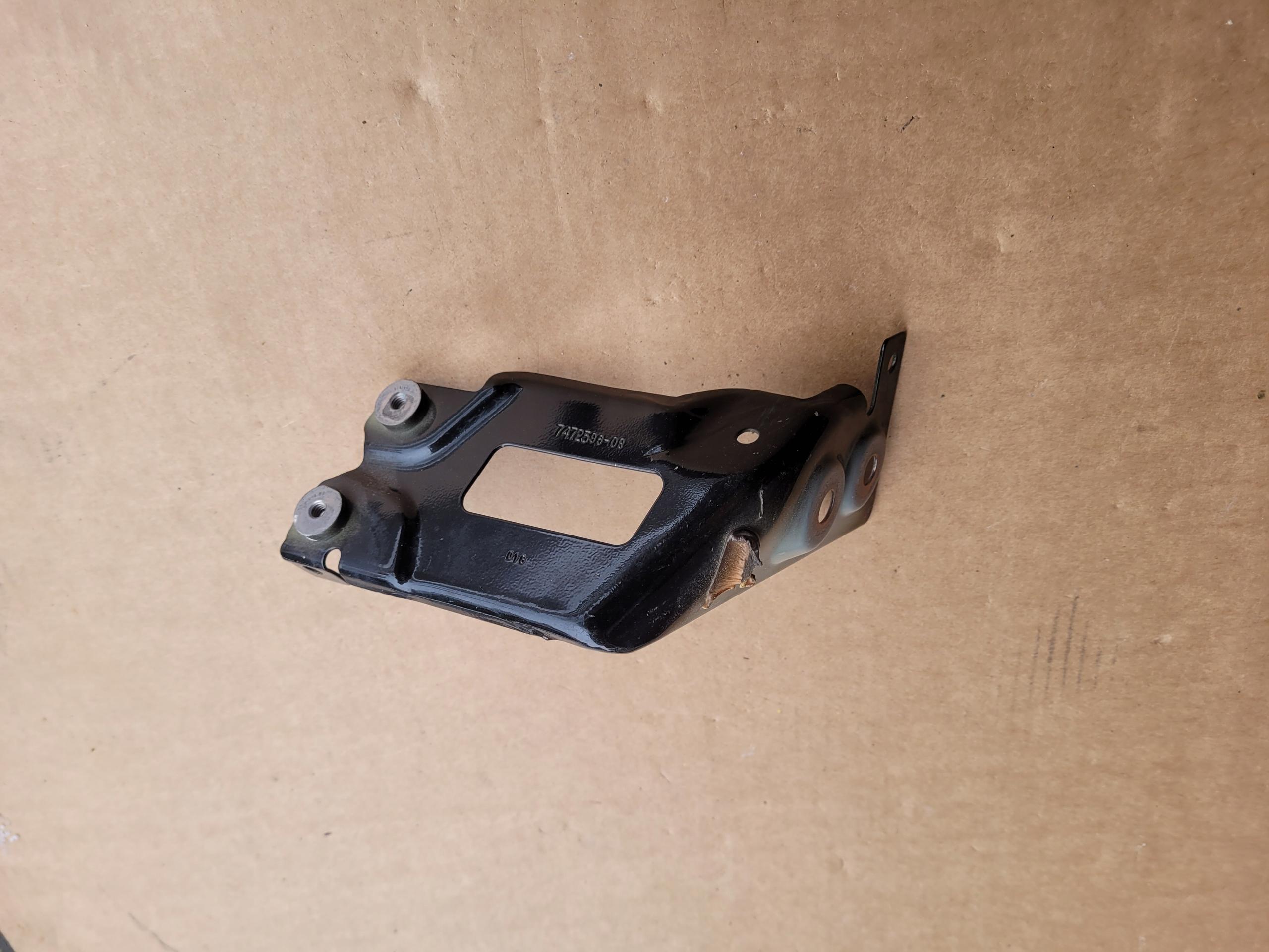 Крепление кронштейн брызговик L BMW G05 G06 7472596