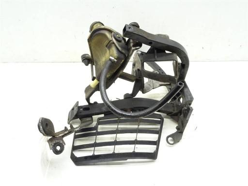 Крепежный левый кронштейн MUDGUARD A8 D3 02-09