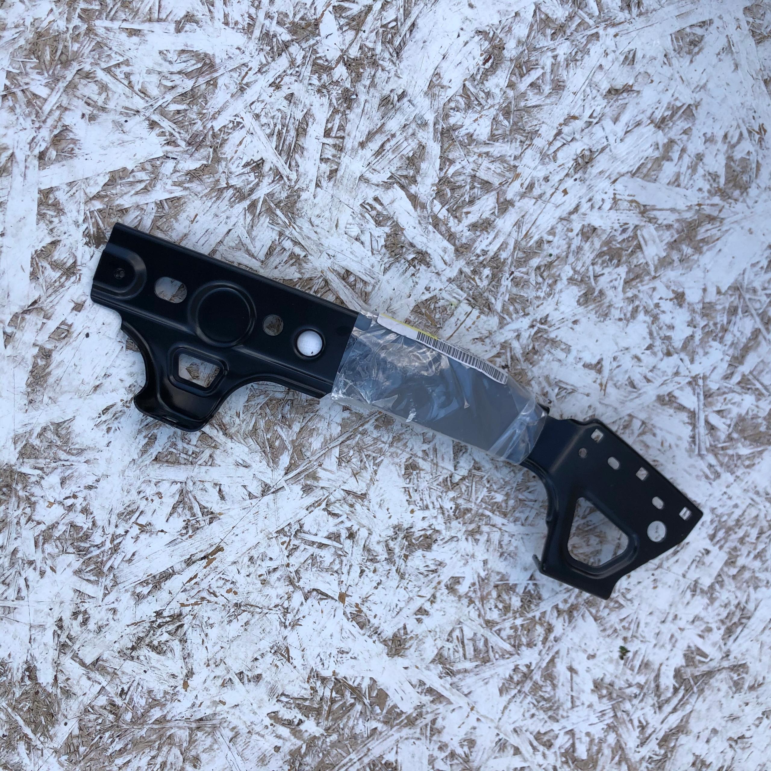 КРІПЛЕННЯ КРОНШТЕЙН КРИЛА VW ARTEON 3G 3G8 ЛІВИЙ