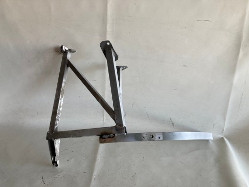 420 - Кріплення кузова лівий передній AUDI R8 420805371A