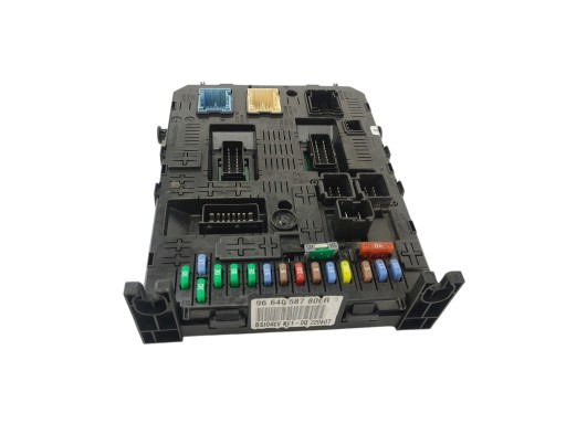 BSI04EV K01 МОДУЛЬ КОРОБКИ ЗАПОБІЖНИКІВ CITROEN PEUGEOT 96640587800R