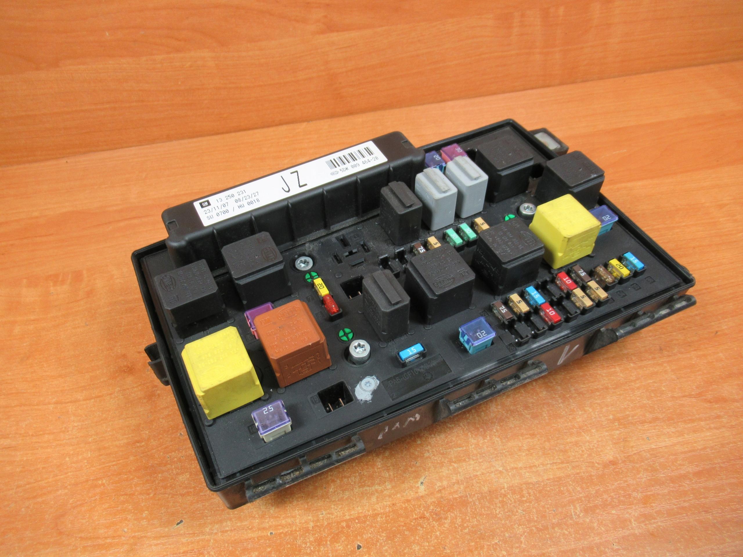 13250231 - МОДУЛЬ БЛОК ЗАПОБІЖНИКІВ OPEL ASTRA III H PIN