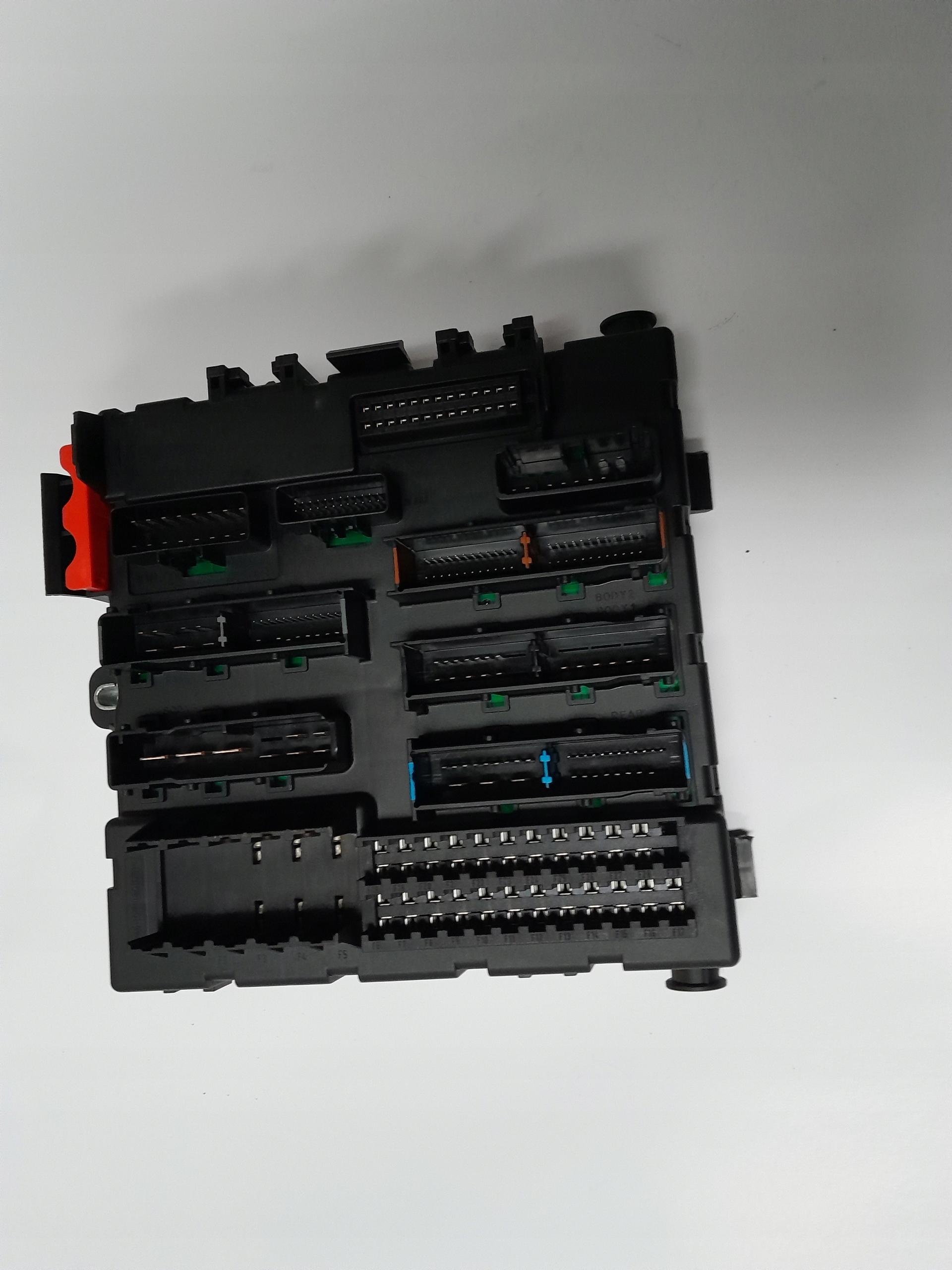 13205781FX - МОДУЛЬ БЛОК ЗАПОБІЖНИКІВ OPEL VECTRA C 3.0