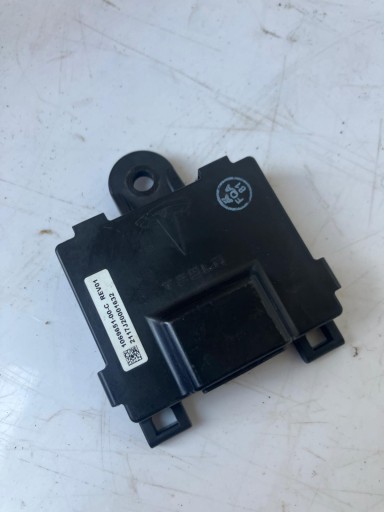 РУЧКА МОДУЛЯ КОНТРОЛЛЕРА ЛЕВАЯ СПЕРЕДИ TESLA МОДЕЛЬ S 1069651-00