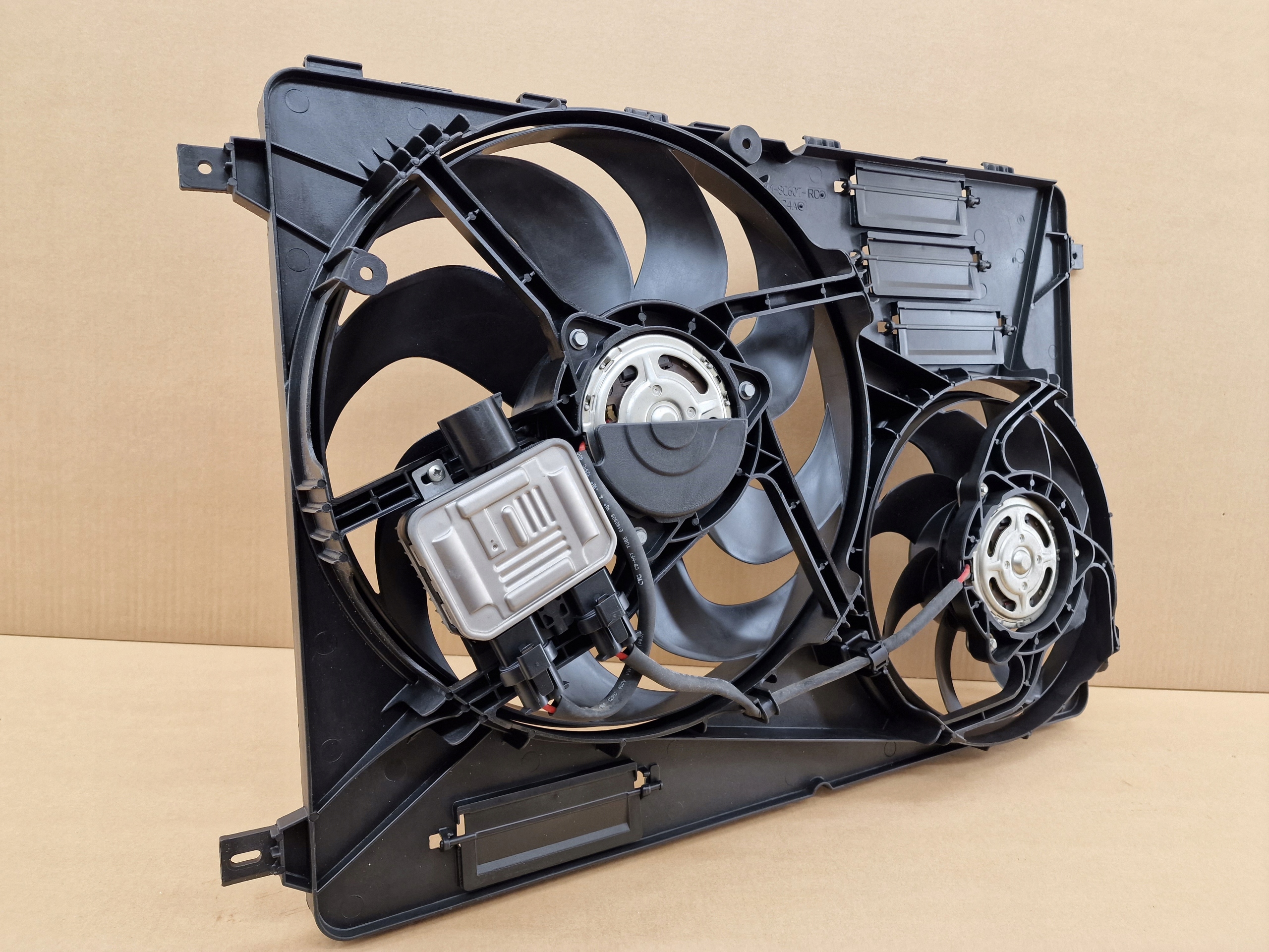 Z026 BJ32-8C607-AD - МОДУЛЬ ДРАЙВЕРА ВЕНТИЛЯТОРЫ VOLVO FORD LAND ROVER