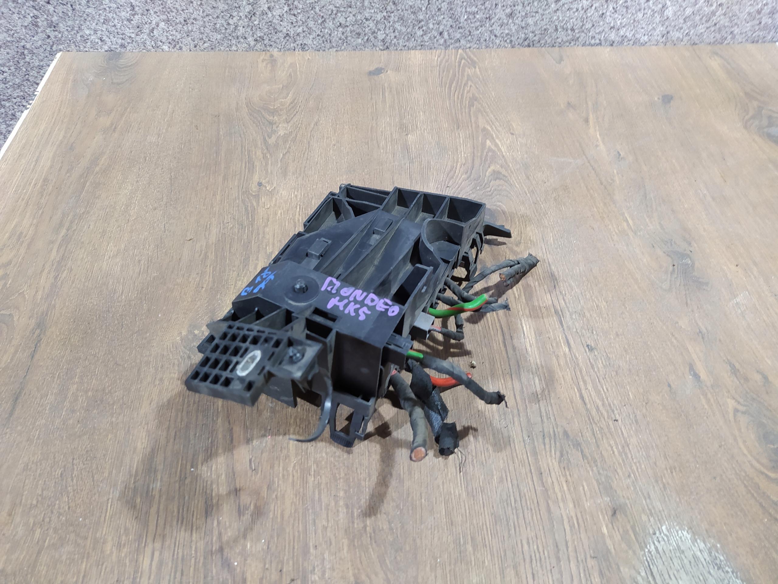 MONDEO MK5 БЛОК ЗАПОБІЖНИКІВ DG9T-14A301-AD