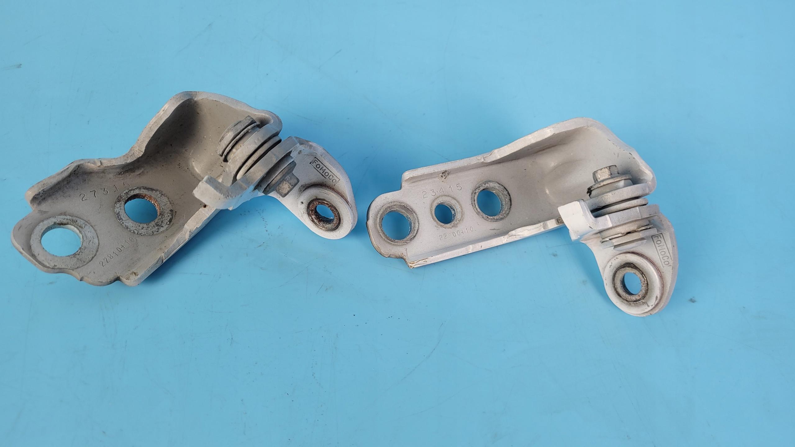 MUSTANG VI ДВЕРНА ПЕТЛЯ ПРАВИЙ КОМПЛЕКТ ВГОРУ ВНИЗ