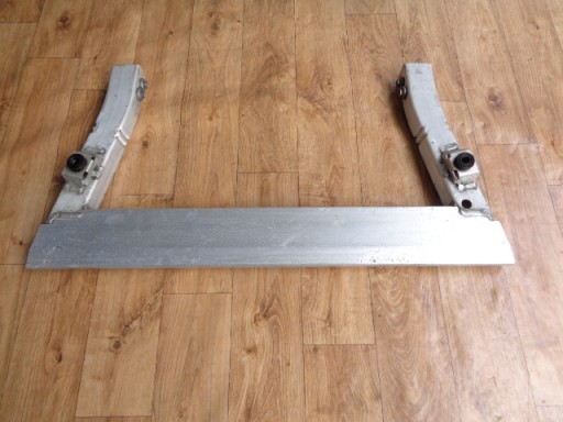 Нижня балка радіатора maserati levante