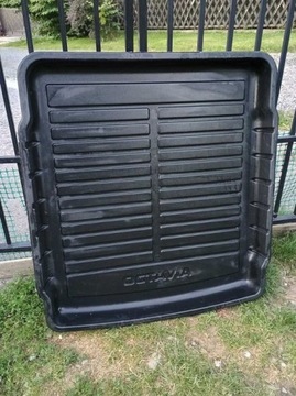 Коврик поддона в багажник Шкода Октавия.