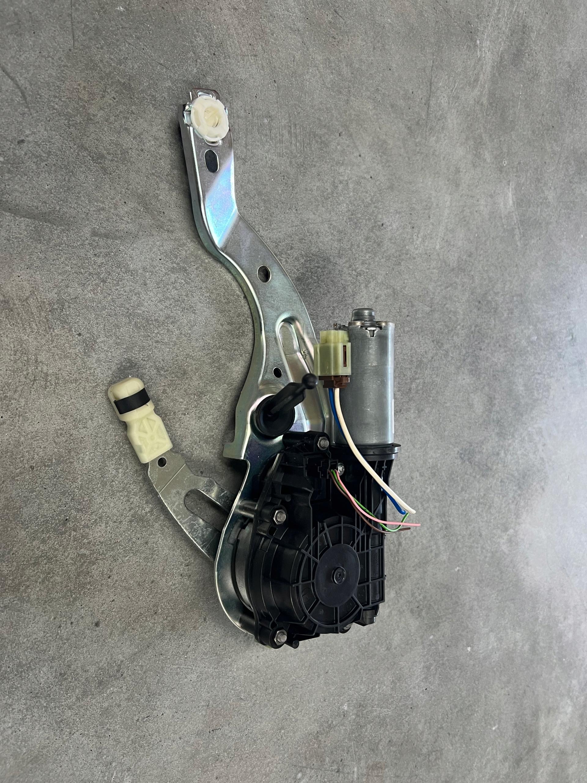 A2058200042, 2058200042 - Механізм, привід кришки багажника Mercedes W205