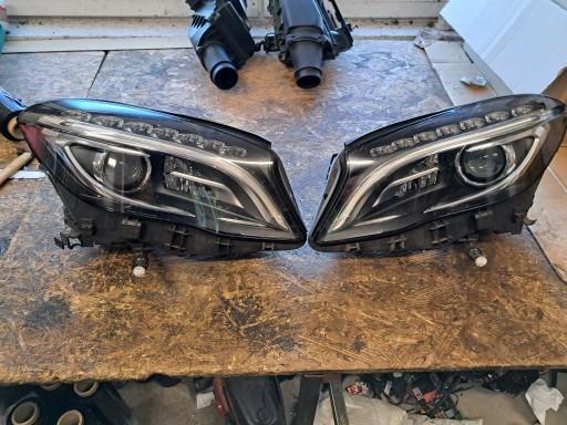 A1569062400, A1569062300 - Передні фари Мерседес 156 в комплекті