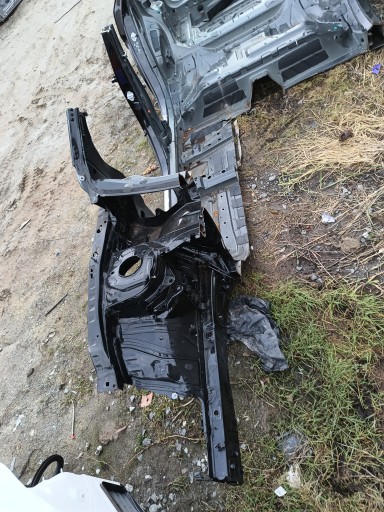 Мерседес 247 gla лонжерон права чверть передня