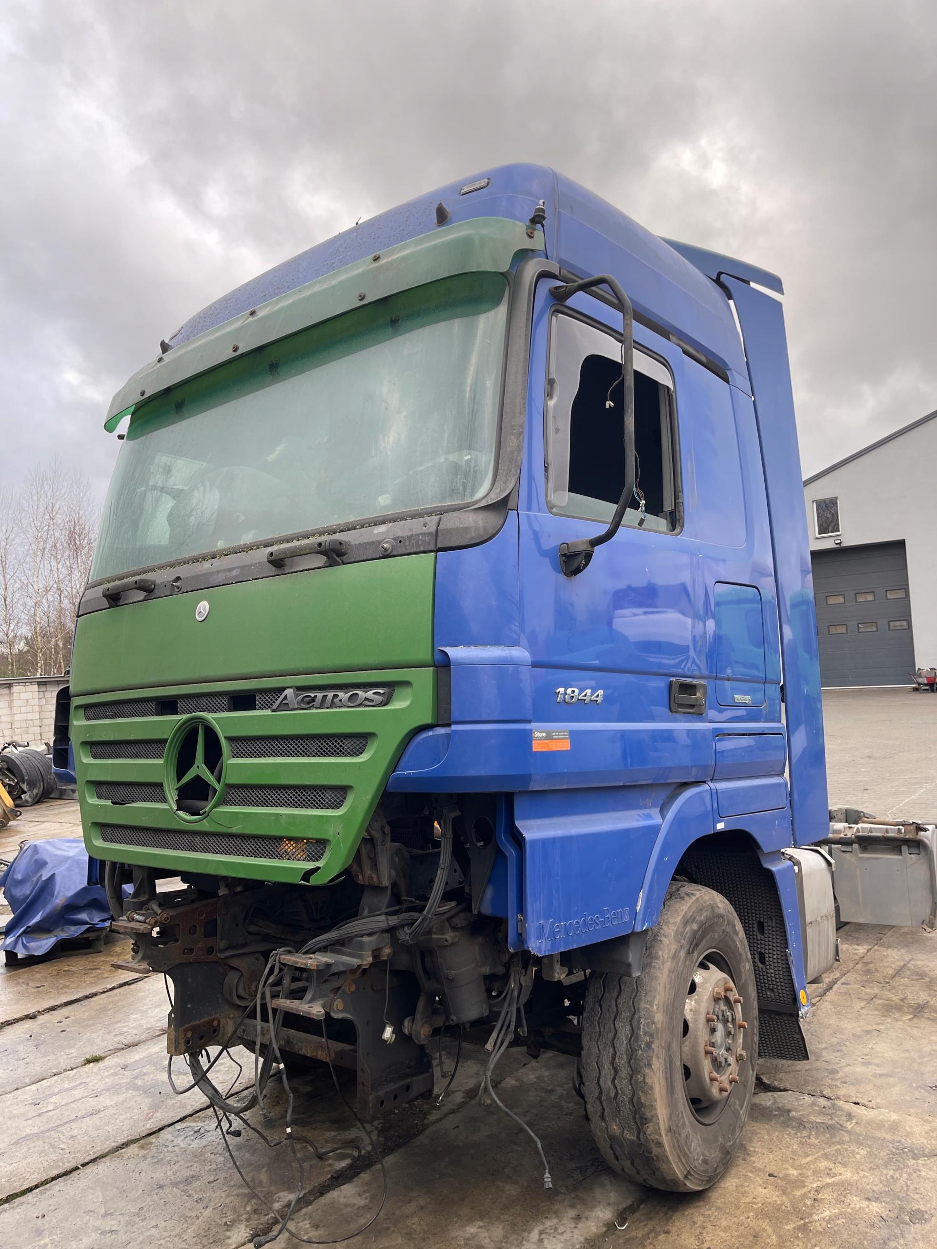 Mercedes Actros MP2 кабина