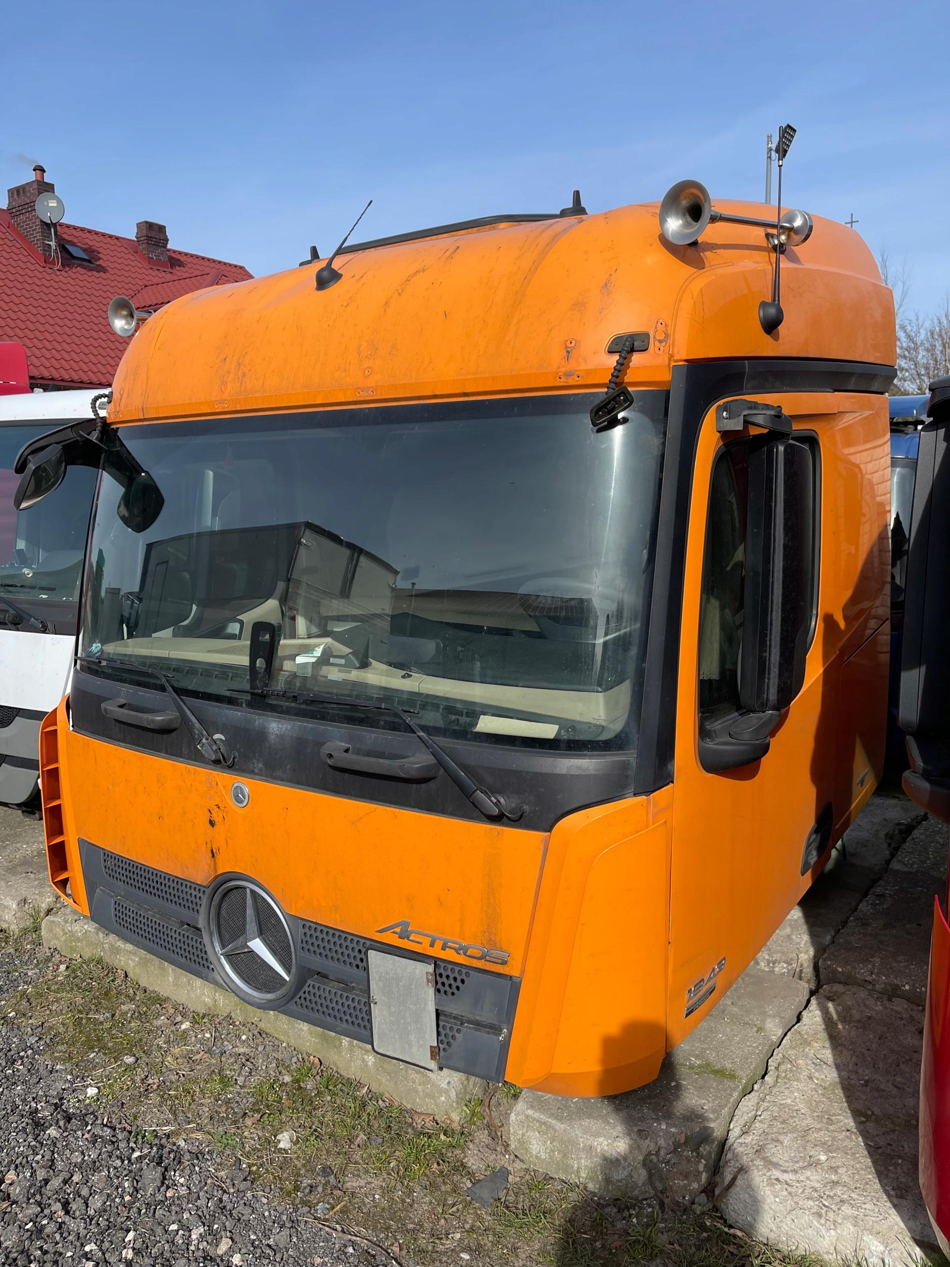 Mercedes Actros MP4 голий скелет