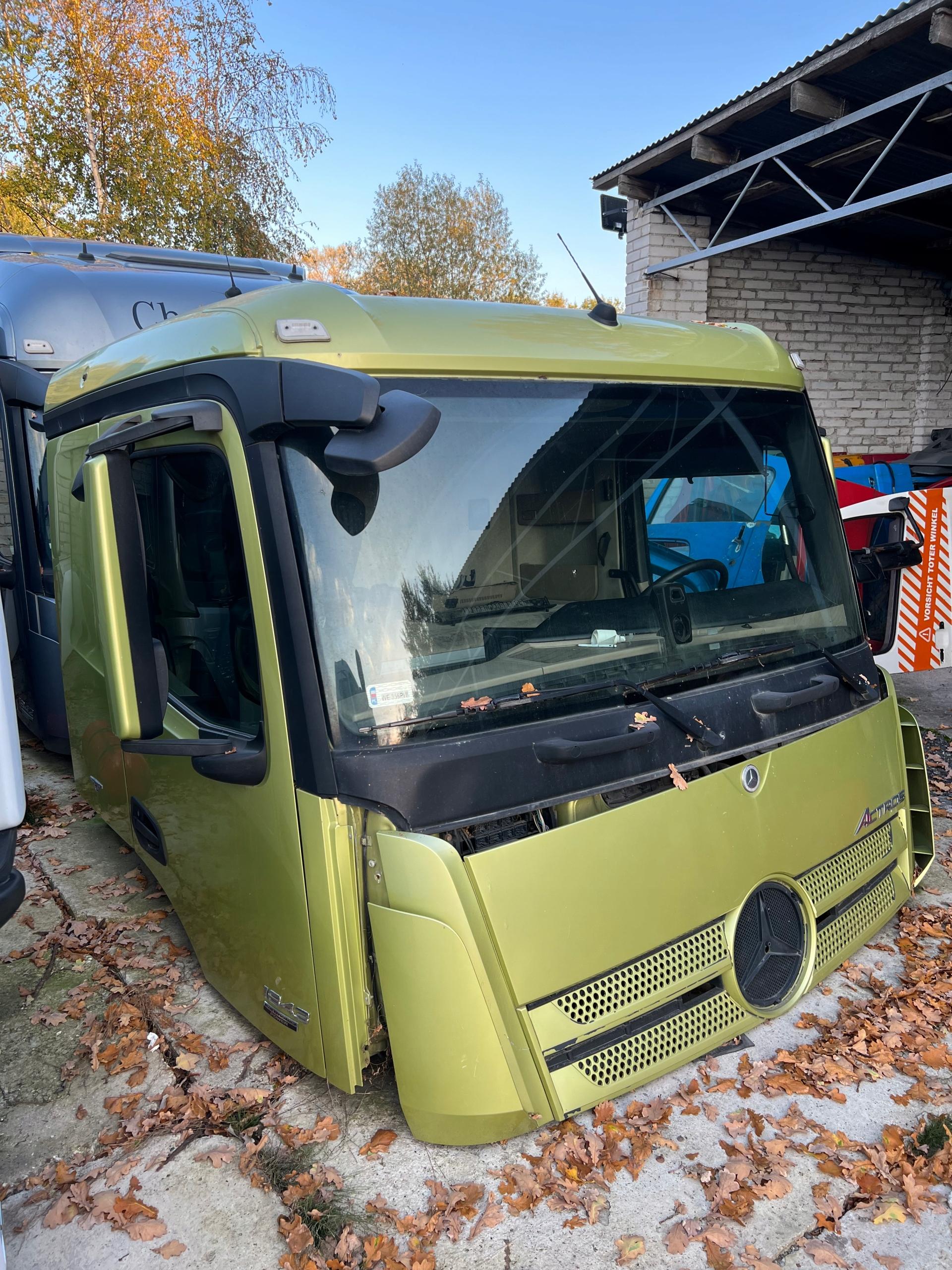 Mercedes Actros MP4 низька будівельна кабіна