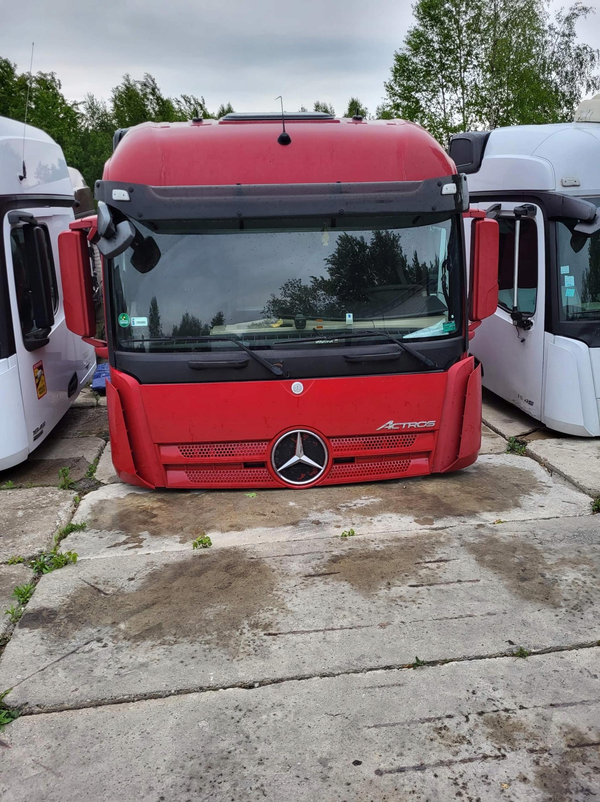 Mercedes Actros MP4 кабина